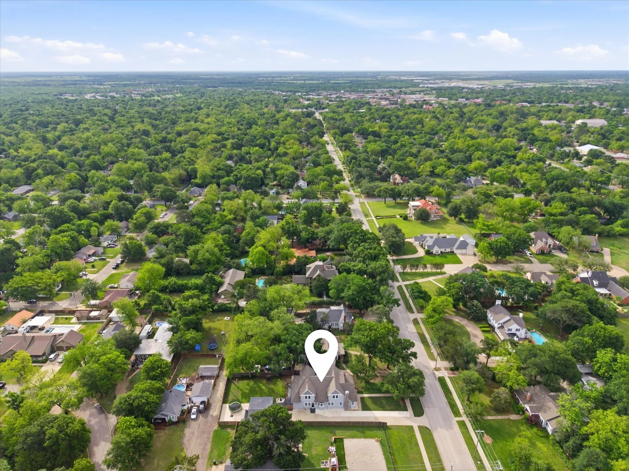 Single Family Residence For Sale in Kaufman County , 726 Griffith Avenue, Terrell, Texas 75160, 4 Bedroom, 4 Bathroom, 2 Garage spaces, 4,137 Sqft, built in 2015, Preowned, mls#21244324, Real Estate Agent in Terrell, Homes For Sale in Kaufman county, Homes For Sale in Terrell, Realtor in Terrell Texas, Real Estate Brokerage Independent Realty Texas, Luminita Cordes Realtor