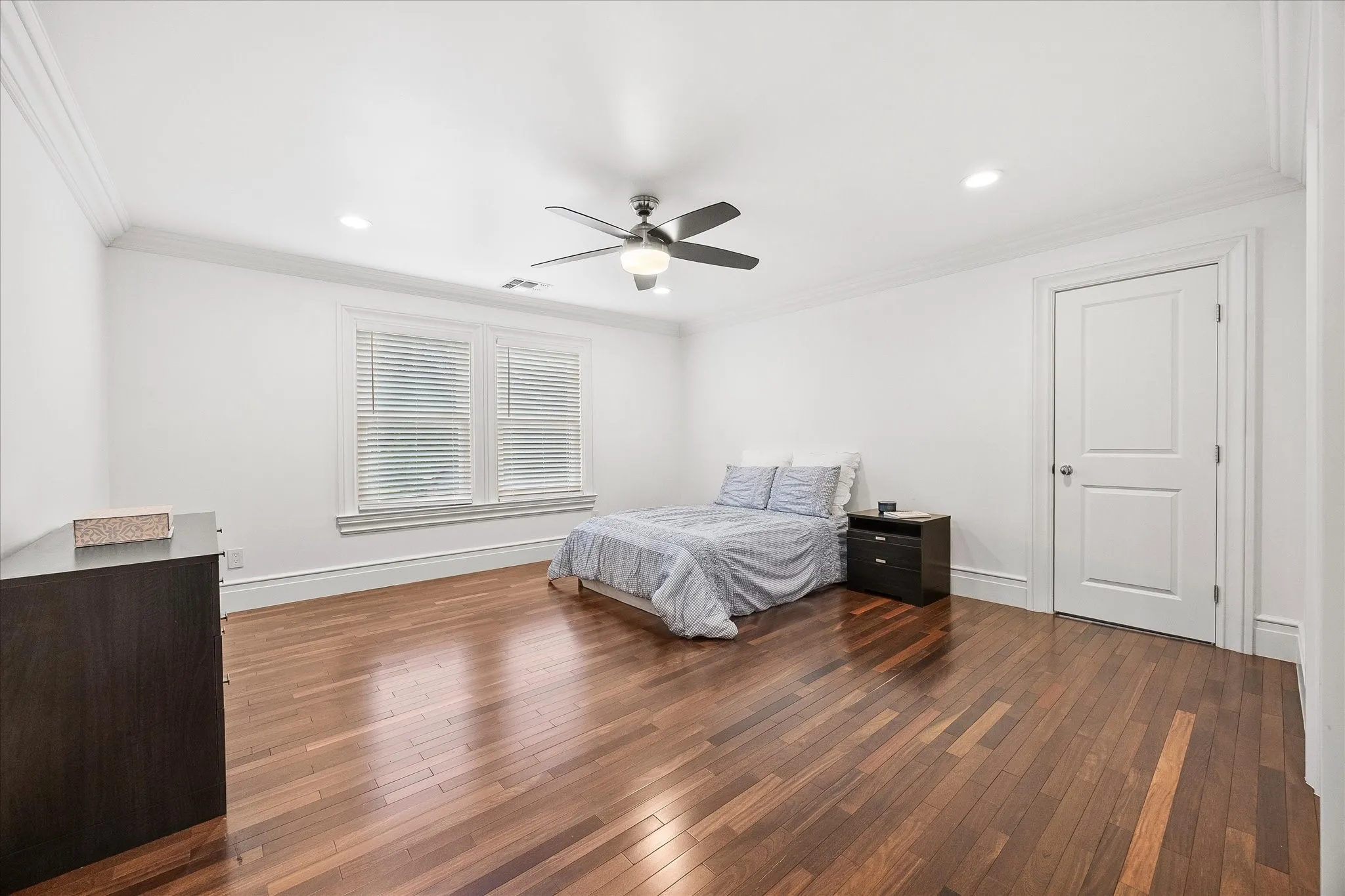 Single Family Residence For Sale in Kaufman County , 726 Griffith Avenue, Terrell, Texas 75160, 4 Bedroom, 4 Bathroom, 2 Garage spaces, 4,137 Sqft, built in 2015, Preowned, mls#21244324, Real Estate Agent in Terrell, Homes For Sale in Kaufman county, Homes For Sale in Terrell, Realtor in Terrell Texas, Real Estate Brokerage Independent Realty Texas, Luminita Cordes Realtor