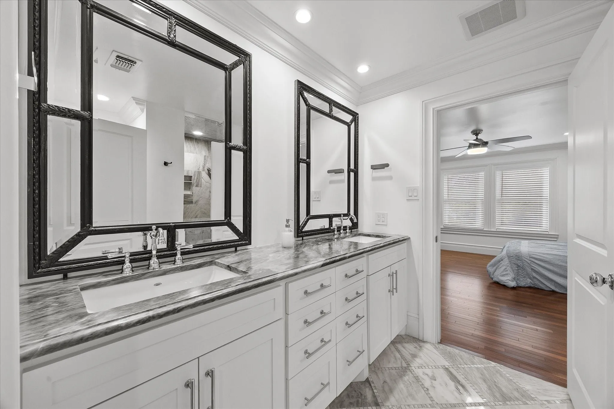 Single Family Residence For Sale in Kaufman County , 726 Griffith Avenue, Terrell, Texas 75160, 4 Bedroom, 4 Bathroom, 2 Garage spaces, 4,137 Sqft, built in 2015, Preowned, mls#21244324, Real Estate Agent in Terrell, Homes For Sale in Kaufman county, Homes For Sale in Terrell, Realtor in Terrell Texas, Real Estate Brokerage Independent Realty Texas, Luminita Cordes Realtor