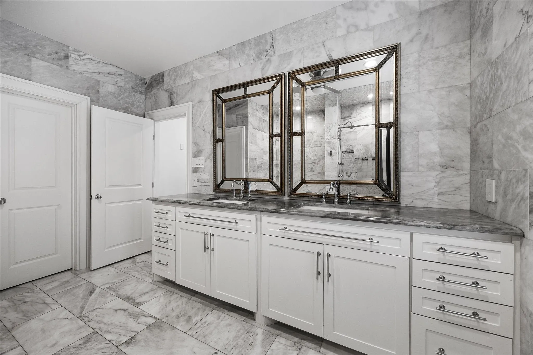 Single Family Residence For Sale in Kaufman County , 726 Griffith Avenue, Terrell, Texas 75160, 4 Bedroom, 4 Bathroom, 2 Garage spaces, 4,137 Sqft, built in 2015, Preowned, mls#21244324, Real Estate Agent in Terrell, Homes For Sale in Kaufman county, Homes For Sale in Terrell, Realtor in Terrell Texas, Real Estate Brokerage Independent Realty Texas, Luminita Cordes Realtor