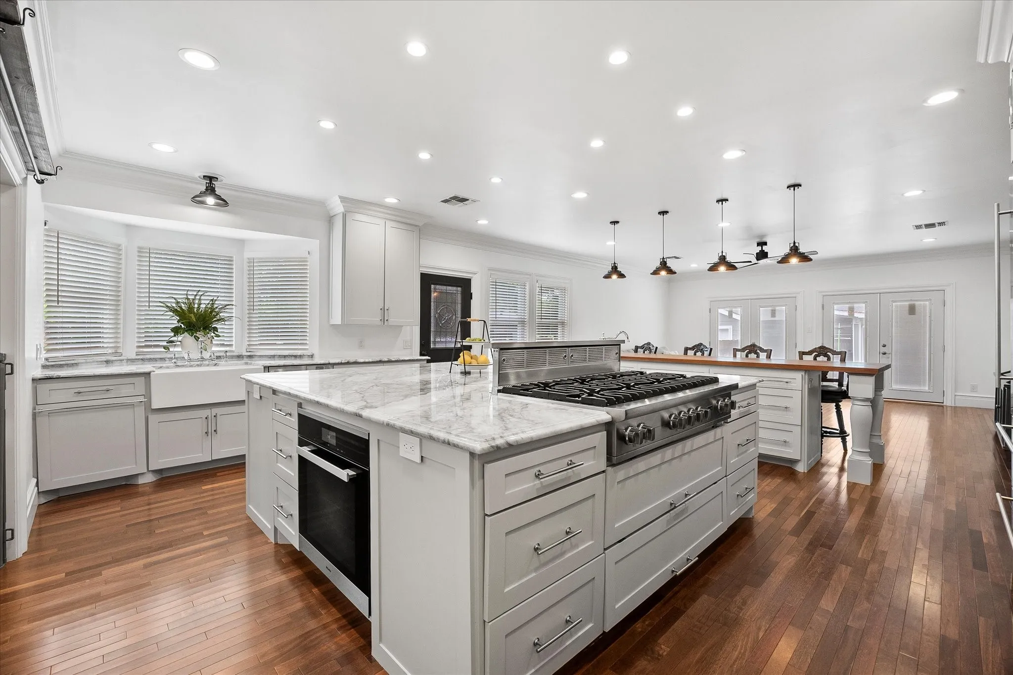 Single Family Residence For Sale in Kaufman County , 726 Griffith Avenue, Terrell, Texas 75160, 4 Bedroom, 4 Bathroom, 2 Garage spaces, 4,137 Sqft, built in 2015, Preowned, mls#21244324, Real Estate Agent in Terrell, Homes For Sale in Kaufman county, Homes For Sale in Terrell, Realtor in Terrell Texas, Real Estate Brokerage Independent Realty Texas, Luminita Cordes Realtor
