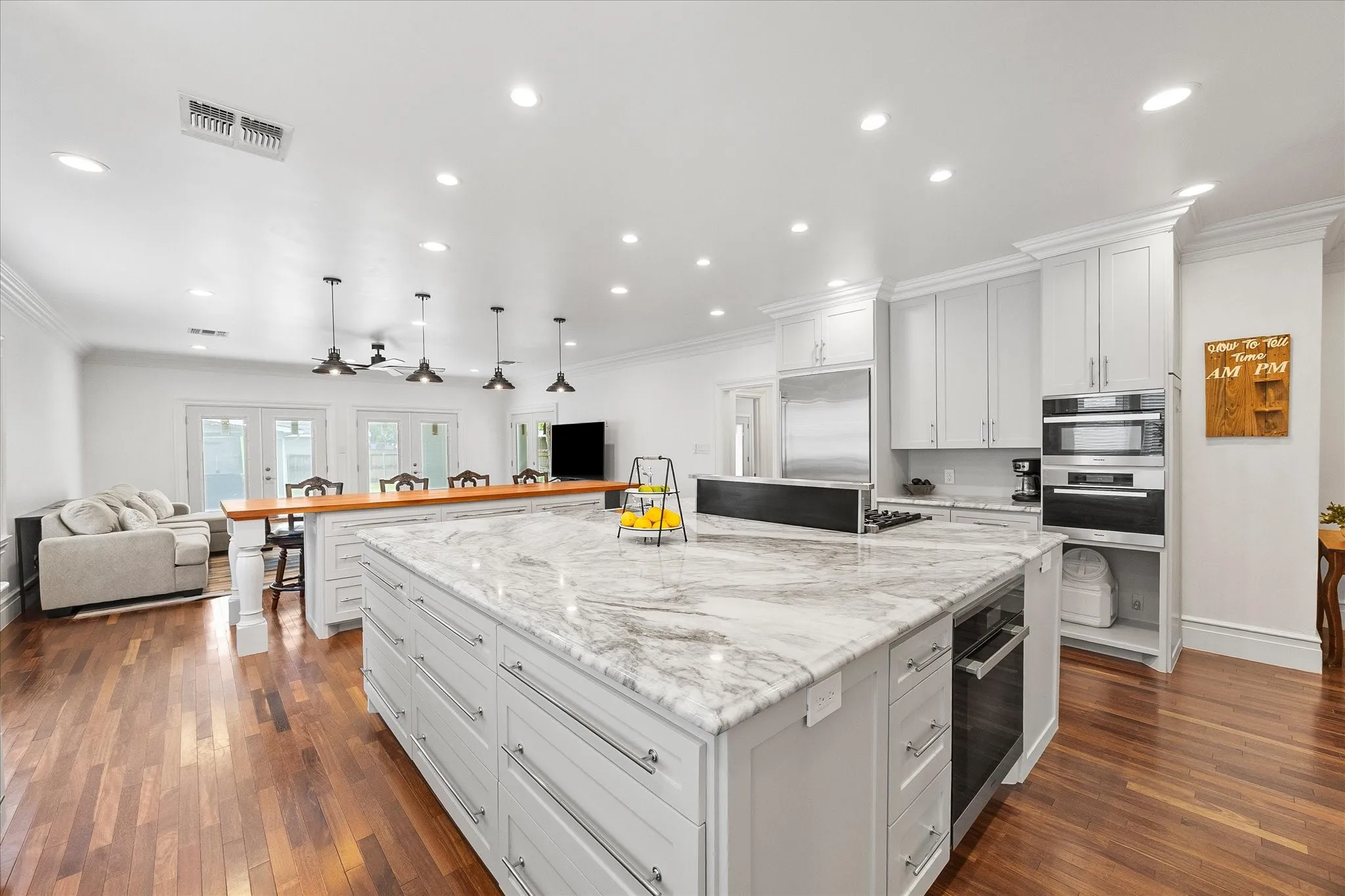 Single Family Residence For Sale in Kaufman County , 726 Griffith Avenue, Terrell, Texas 75160, 4 Bedroom, 4 Bathroom, 2 Garage spaces, 4,137 Sqft, built in 2015, Preowned, mls#21244324, Real Estate Agent in Terrell, Homes For Sale in Kaufman county, Homes For Sale in Terrell, Realtor in Terrell Texas, Real Estate Brokerage Independent Realty Texas, Luminita Cordes Realtor