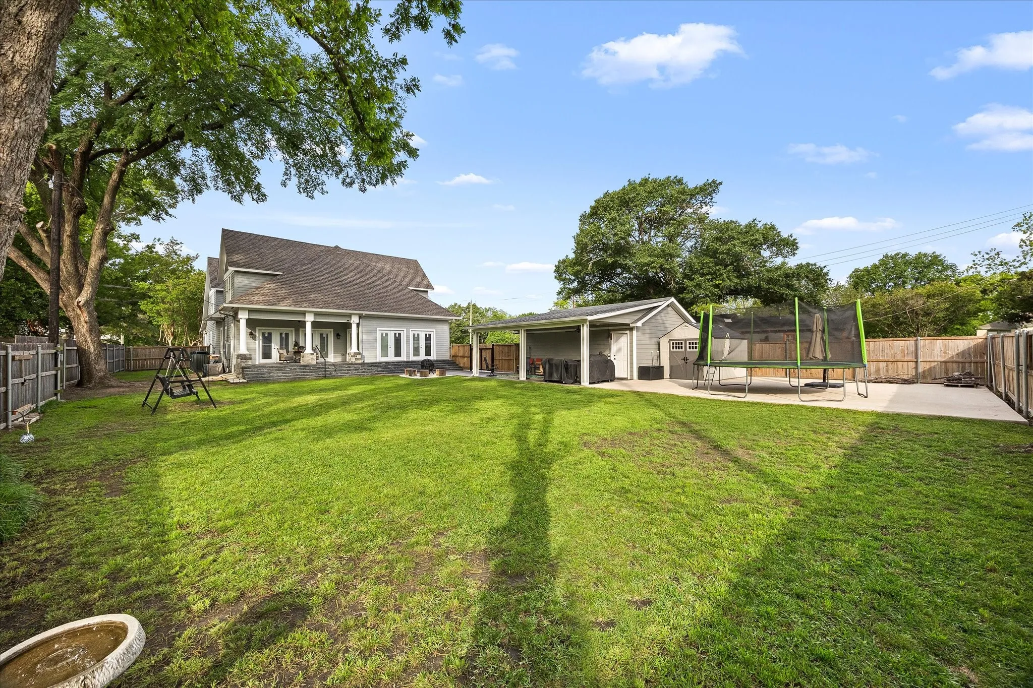 Single Family Residence For Sale in Kaufman County , 726 Griffith Avenue, Terrell, Texas 75160, 4 Bedroom, 4 Bathroom, 2 Garage spaces, 4,137 Sqft, built in 2015, Preowned, mls#21244324, Real Estate Agent in Terrell, Homes For Sale in Kaufman county, Homes For Sale in Terrell, Realtor in Terrell Texas, Real Estate Brokerage Independent Realty Texas, Luminita Cordes Realtor