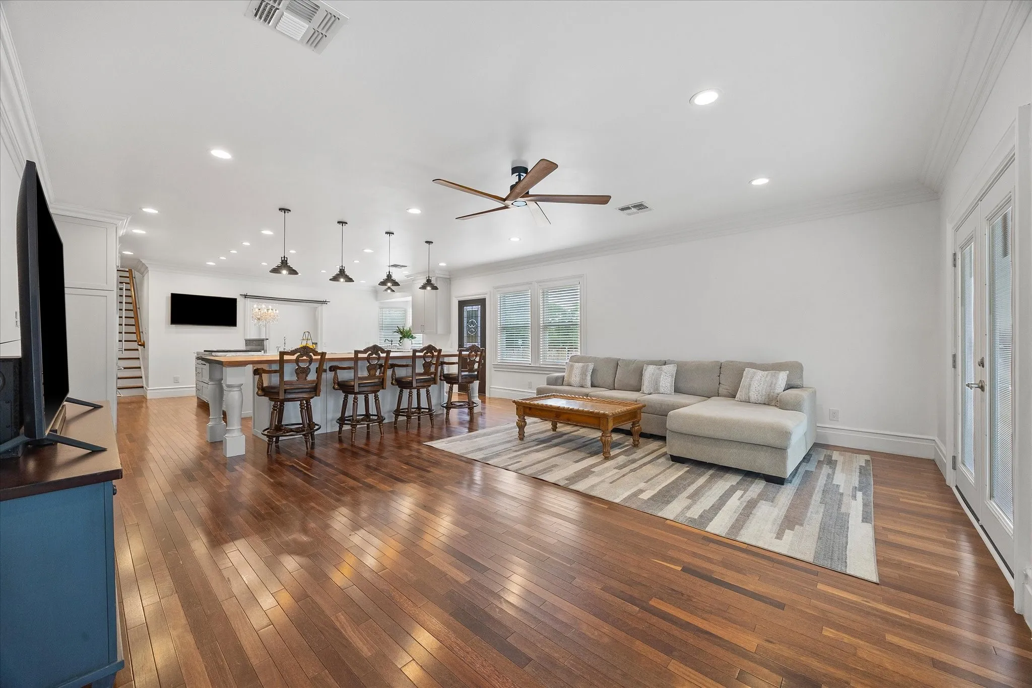 Single Family Residence For Sale in Kaufman County , 726 Griffith Avenue, Terrell, Texas 75160, 4 Bedroom, 4 Bathroom, 2 Garage spaces, 4,137 Sqft, built in 2015, Preowned, mls#21244324, Real Estate Agent in Terrell, Homes For Sale in Kaufman county, Homes For Sale in Terrell, Realtor in Terrell Texas, Real Estate Brokerage Independent Realty Texas, Luminita Cordes Realtor