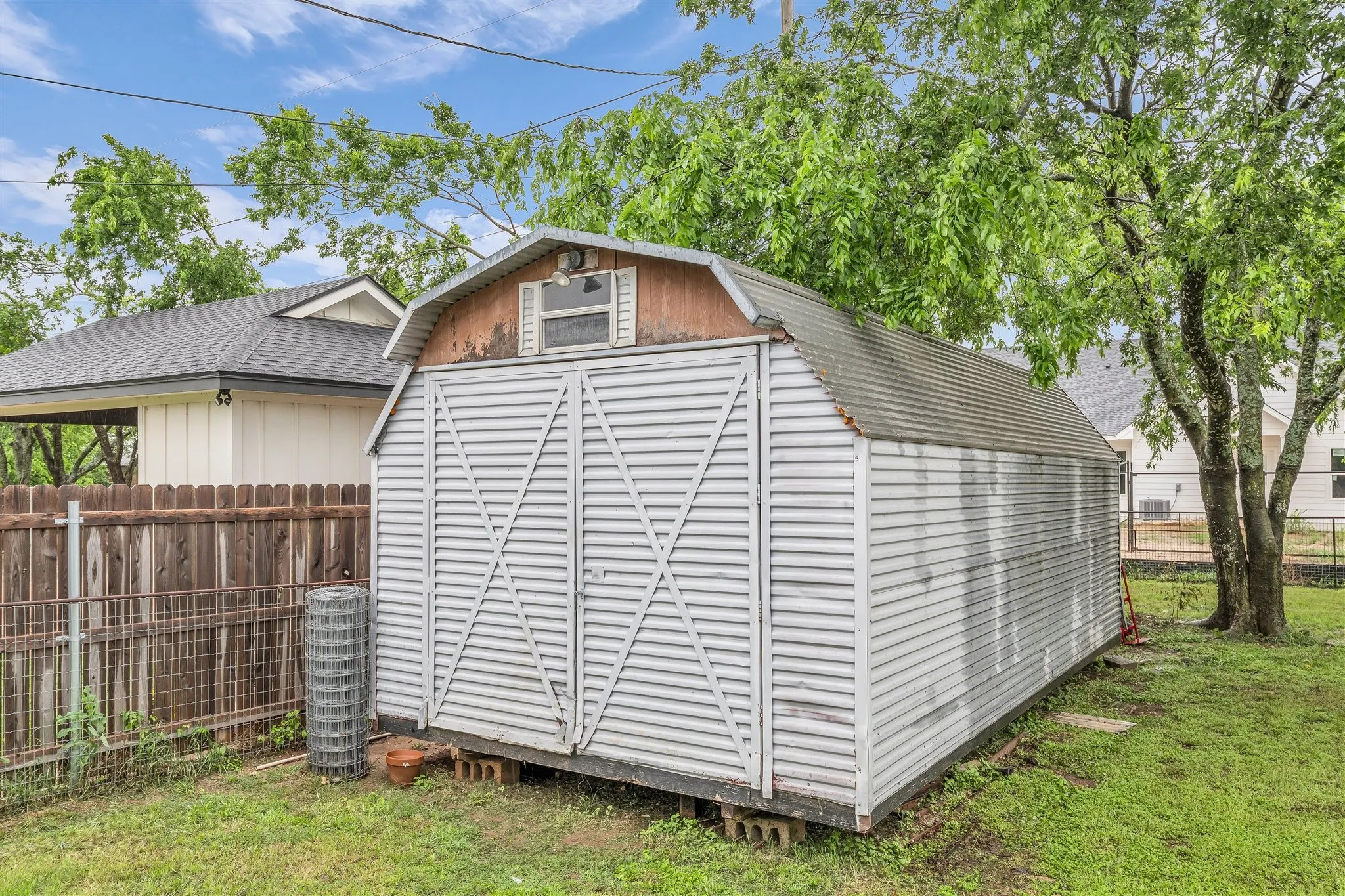 Single Family Residence For Sale in Mc Lennan County , 408 Little Avenue, Mc Gregor, Texas 76657, 3 Bedroom, 2 Bathroom, Garage spaces, 1,394 Sqft, built in 1994, Preowned, mls#21246809, Real Estate Agent in Mc Gregor, Homes For Sale in Mc Lennan county, Homes For Sale in Mc Gregor, Realtor in Mc Gregor Texas, Real Estate Brokerage Independent Realty Texas, Luminita Cordes Realtor