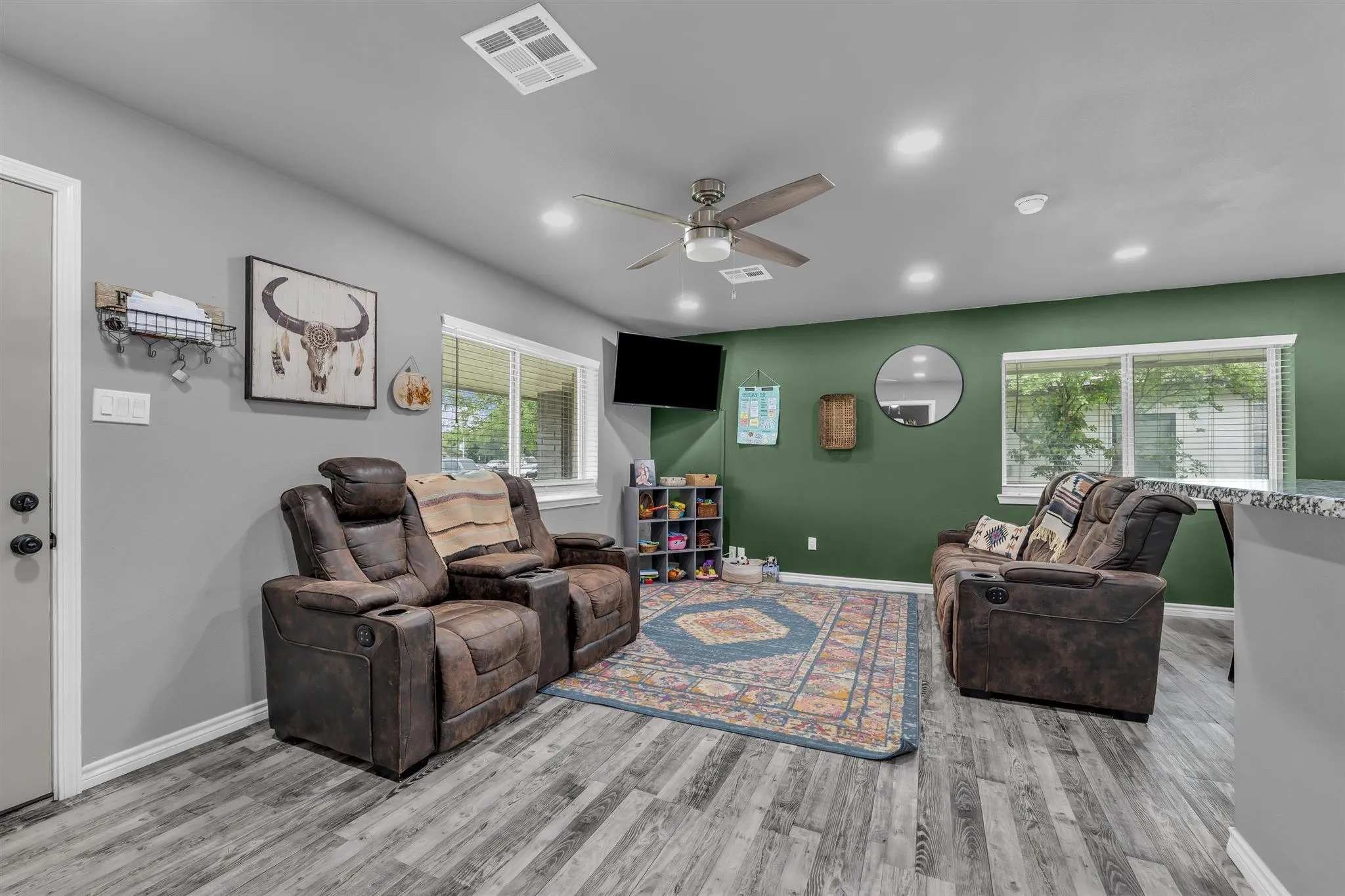Single Family Residence For Sale in Mc Lennan County , 408 Little Avenue, Mc Gregor, Texas 76657, 3 Bedroom, 2 Bathroom, Garage spaces, 1,394 Sqft, built in 1994, Preowned, mls#21246809, Real Estate Agent in Mc Gregor, Homes For Sale in Mc Lennan county, Homes For Sale in Mc Gregor, Realtor in Mc Gregor Texas, Real Estate Brokerage Independent Realty Texas, Luminita Cordes Realtor