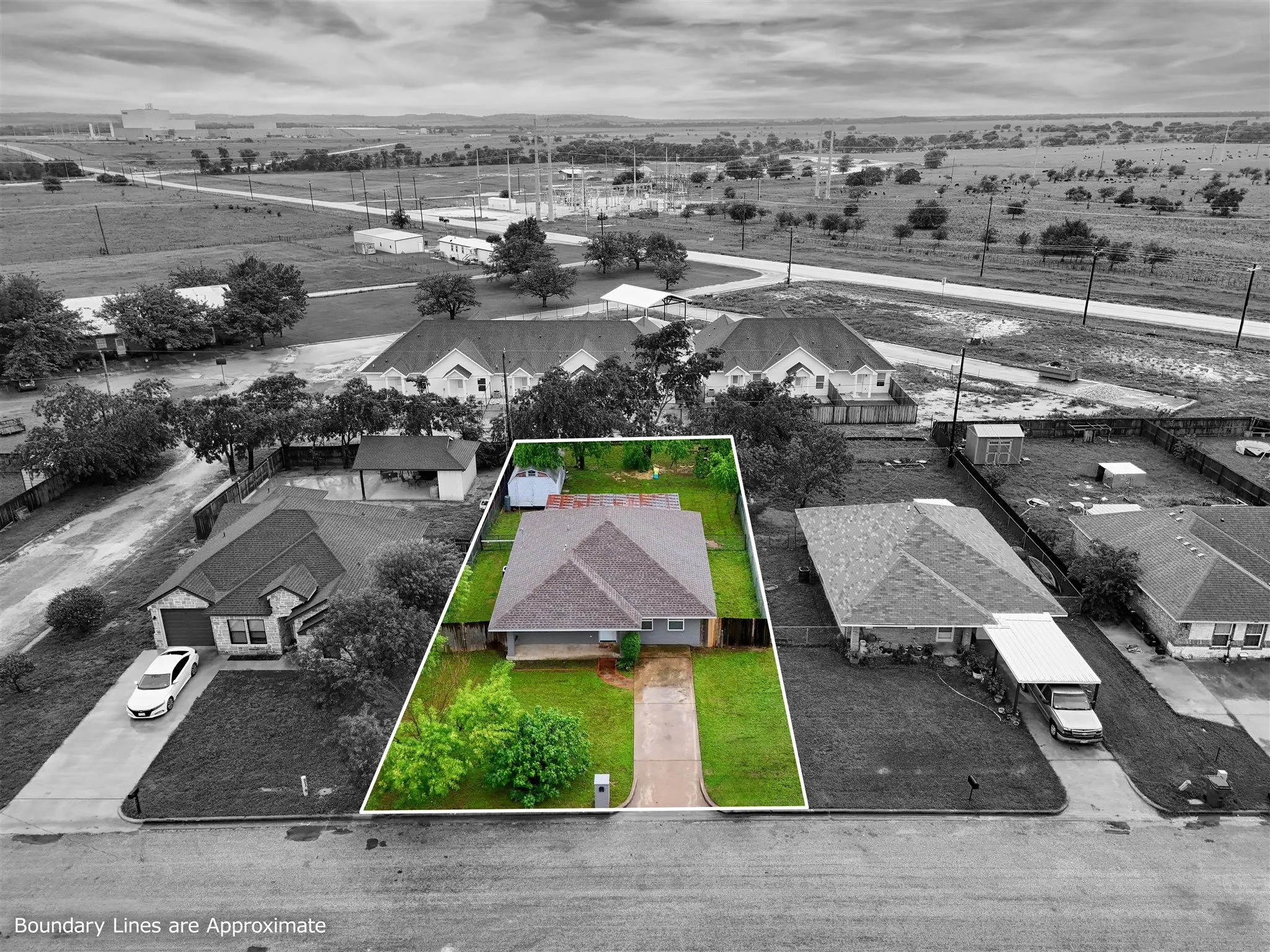 Single Family Residence For Sale in Mc Lennan County , 408 Little Avenue, Mc Gregor, Texas 76657, 3 Bedroom, 2 Bathroom, Garage spaces, 1,394 Sqft, built in 1994, Preowned, mls#21246809, Real Estate Agent in Mc Gregor, Homes For Sale in Mc Lennan county, Homes For Sale in Mc Gregor, Realtor in Mc Gregor Texas, Real Estate Brokerage Independent Realty Texas, Luminita Cordes Realtor