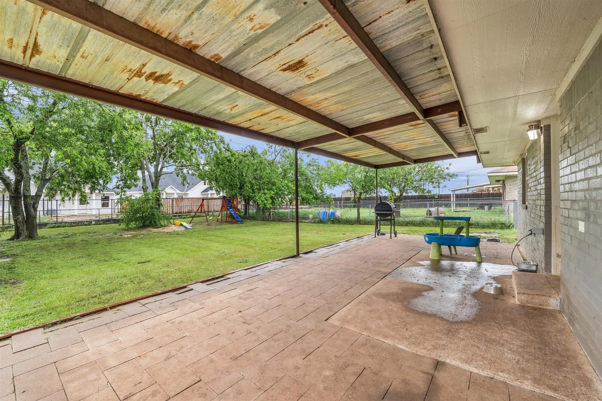 Single Family Residence For Sale in Mc Lennan County , 408 Little Avenue, Mc Gregor, Texas 76657, 3 Bedroom, 2 Bathroom, Garage spaces, 1,394 Sqft, built in 1994, Preowned, mls#21246809, Real Estate Agent in Mc Gregor, Homes For Sale in Mc Lennan county, Homes For Sale in Mc Gregor, Realtor in Mc Gregor Texas, Real Estate Brokerage Independent Realty Texas, Luminita Cordes Realtor