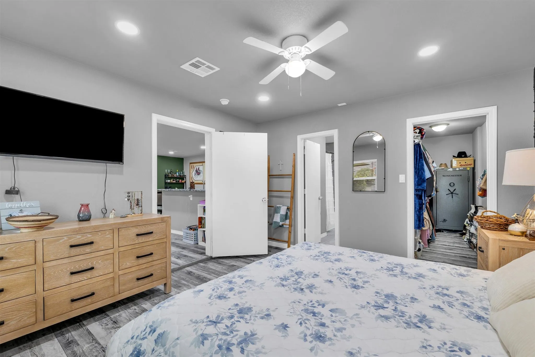 Single Family Residence For Sale in Mc Lennan County , 408 Little Avenue, Mc Gregor, Texas 76657, 3 Bedroom, 2 Bathroom, Garage spaces, 1,394 Sqft, built in 1994, Preowned, mls#21246809, Real Estate Agent in Mc Gregor, Homes For Sale in Mc Lennan county, Homes For Sale in Mc Gregor, Realtor in Mc Gregor Texas, Real Estate Brokerage Independent Realty Texas, Luminita Cordes Realtor