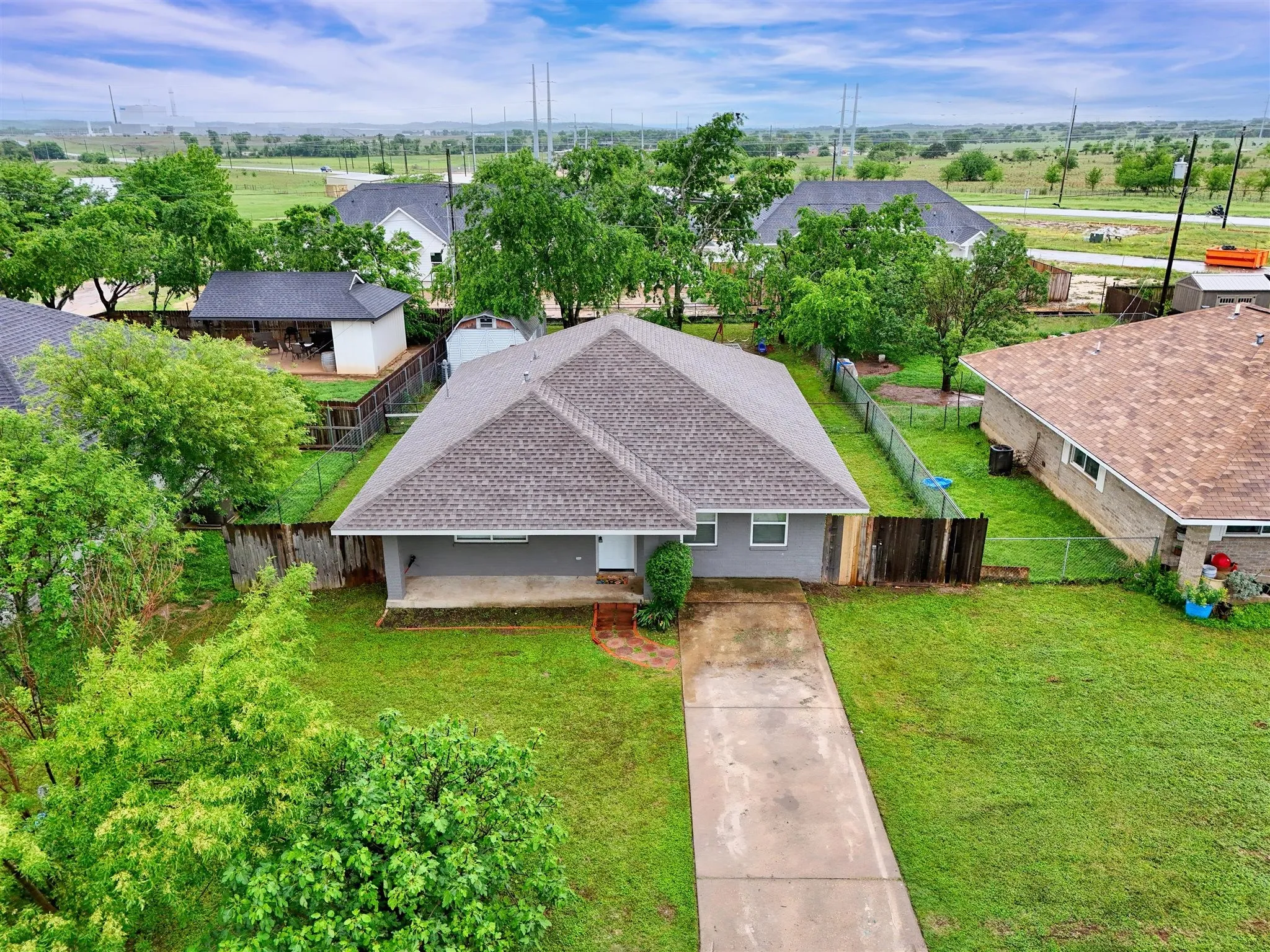 Single Family Residence For Sale in Mc Lennan County , 408 Little Avenue, Mc Gregor, Texas 76657, 3 Bedroom, 2 Bathroom, Garage spaces, 1,394 Sqft, built in 1994, Preowned, mls#21246809, Real Estate Agent in Mc Gregor, Homes For Sale in Mc Lennan county, Homes For Sale in Mc Gregor, Realtor in Mc Gregor Texas, Real Estate Brokerage Independent Realty Texas, Luminita Cordes Realtor