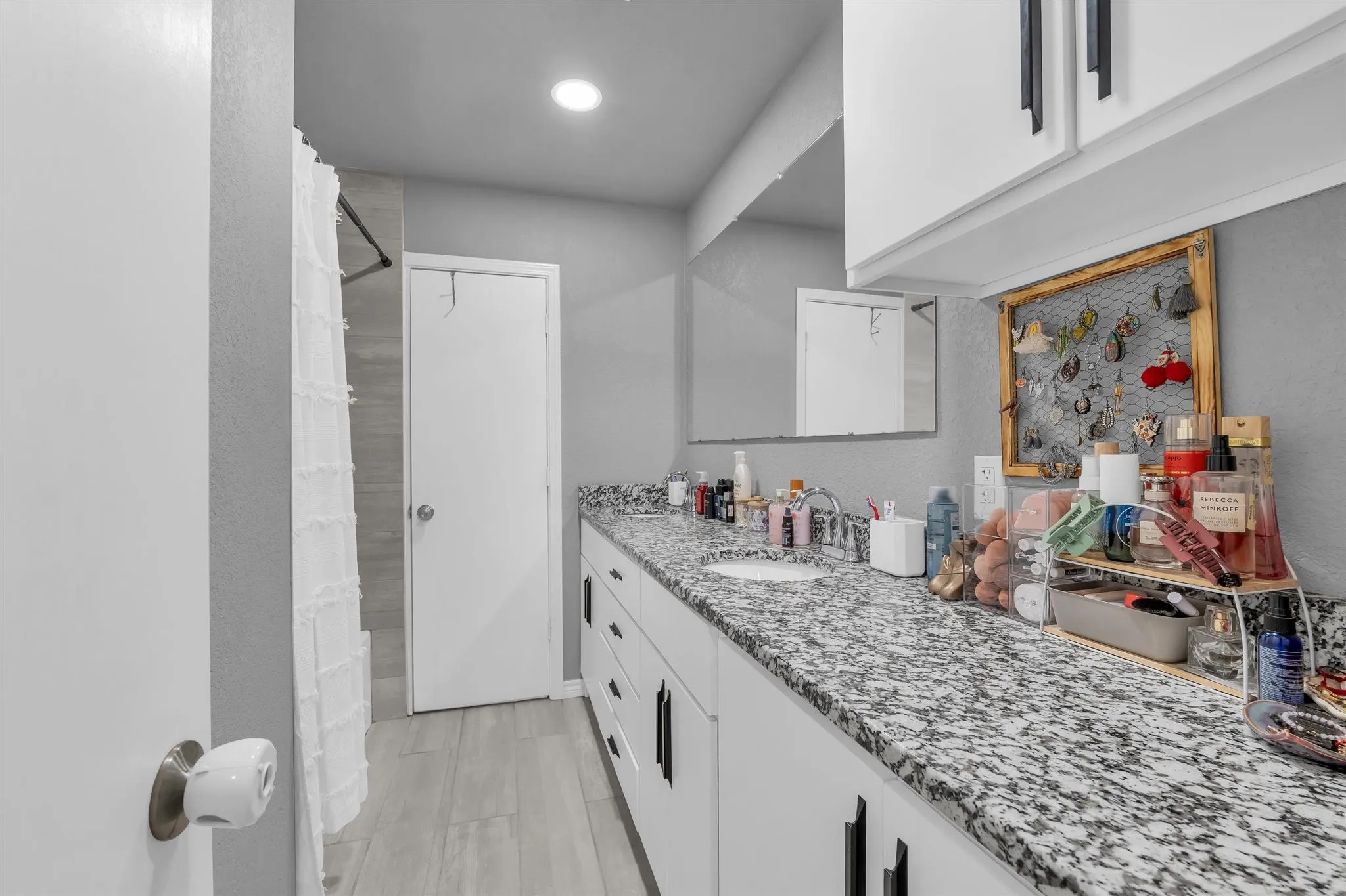 Single Family Residence For Sale in Mc Lennan County , 408 Little Avenue, Mc Gregor, Texas 76657, 3 Bedroom, 2 Bathroom, Garage spaces, 1,394 Sqft, built in 1994, Preowned, mls#21246809, Real Estate Agent in Mc Gregor, Homes For Sale in Mc Lennan county, Homes For Sale in Mc Gregor, Realtor in Mc Gregor Texas, Real Estate Brokerage Independent Realty Texas, Luminita Cordes Realtor