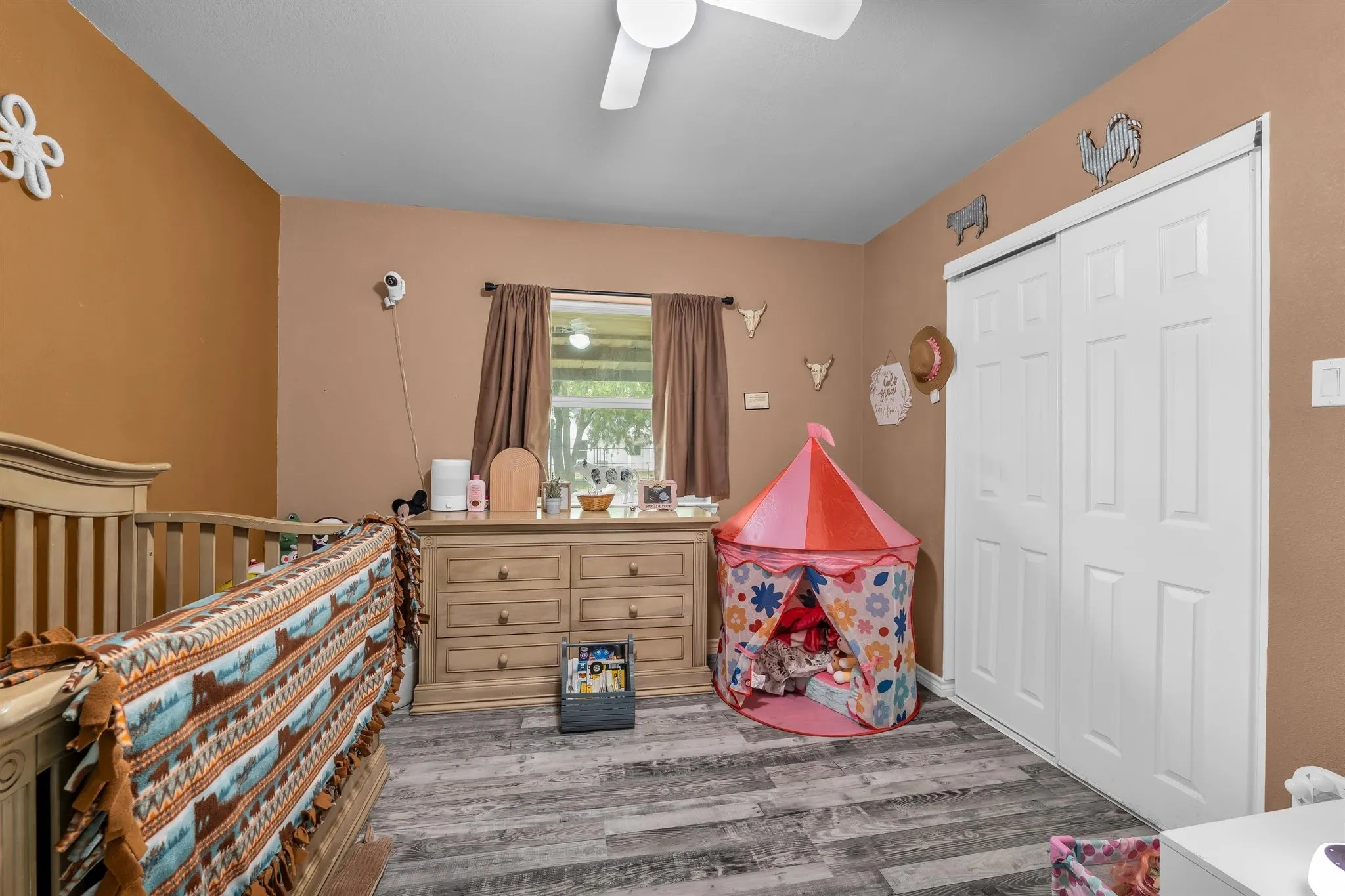 Single Family Residence For Sale in Mc Lennan County , 408 Little Avenue, Mc Gregor, Texas 76657, 3 Bedroom, 2 Bathroom, Garage spaces, 1,394 Sqft, built in 1994, Preowned, mls#21246809, Real Estate Agent in Mc Gregor, Homes For Sale in Mc Lennan county, Homes For Sale in Mc Gregor, Realtor in Mc Gregor Texas, Real Estate Brokerage Independent Realty Texas, Luminita Cordes Realtor