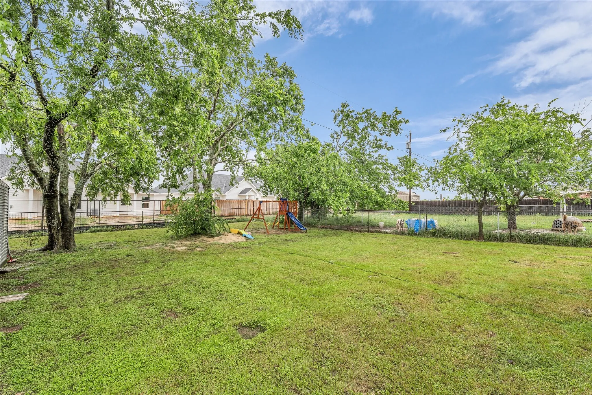 Single Family Residence For Sale in Mc Lennan County , 408 Little Avenue, Mc Gregor, Texas 76657, 3 Bedroom, 2 Bathroom, Garage spaces, 1,394 Sqft, built in 1994, Preowned, mls#21246809, Real Estate Agent in Mc Gregor, Homes For Sale in Mc Lennan county, Homes For Sale in Mc Gregor, Realtor in Mc Gregor Texas, Real Estate Brokerage Independent Realty Texas, Luminita Cordes Realtor