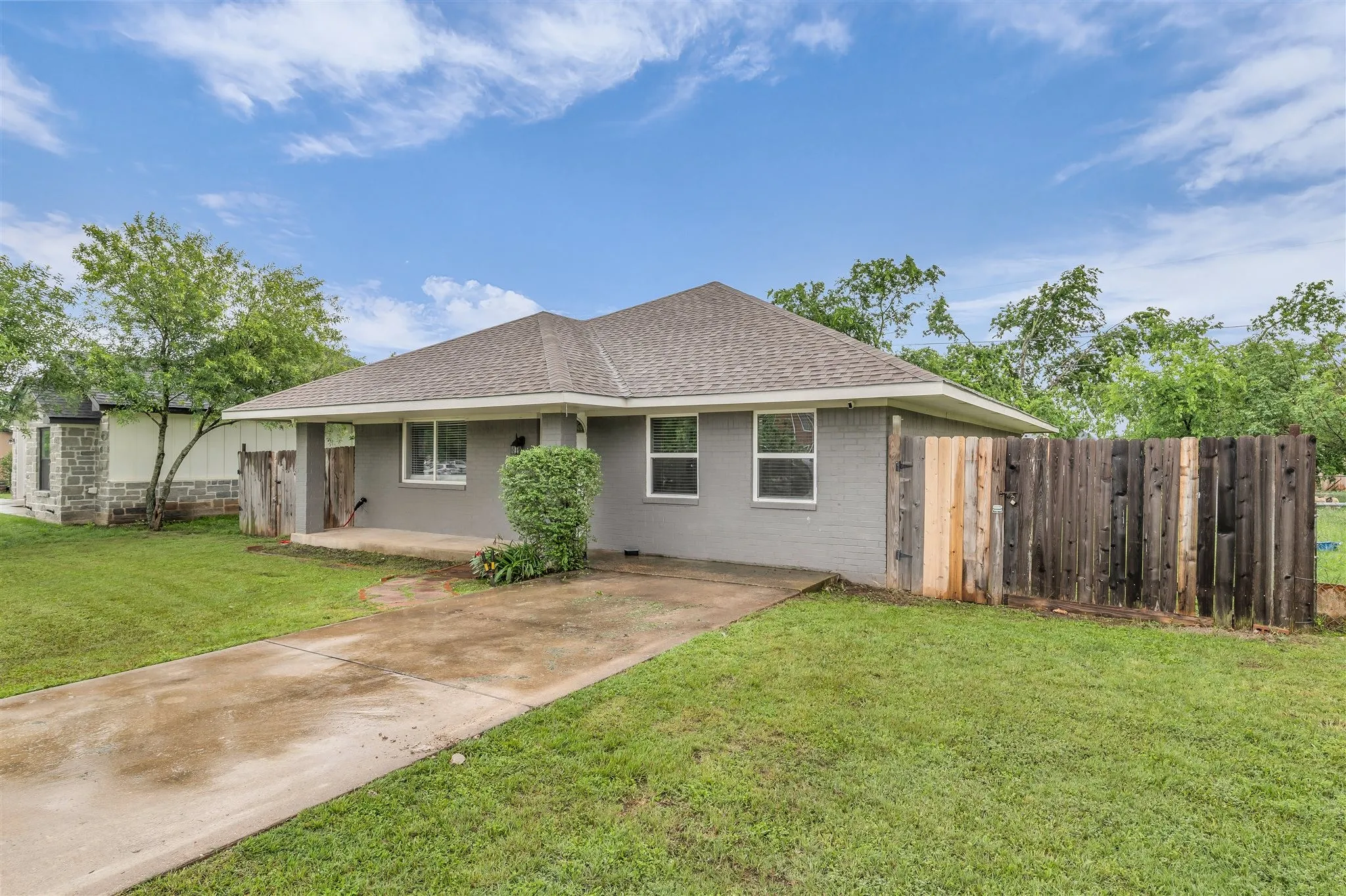 Single Family Residence For Sale in Mc Lennan County , 408 Little Avenue, Mc Gregor, Texas 76657, 3 Bedroom, 2 Bathroom, Garage spaces, 1,394 Sqft, built in 1994, Preowned, mls#21246809, Real Estate Agent in Mc Gregor, Homes For Sale in Mc Lennan county, Homes For Sale in Mc Gregor, Realtor in Mc Gregor Texas, Real Estate Brokerage Independent Realty Texas, Luminita Cordes Realtor