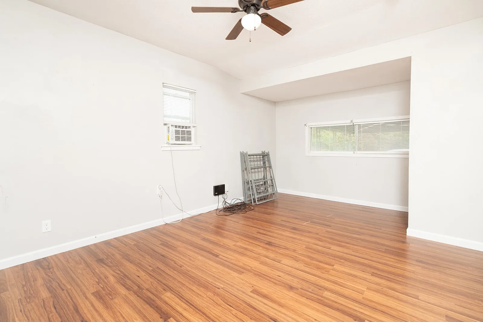 Single Family Residence For Sale in Mc Culloch County , 1928 S Walnut Street, Brady, Texas 76825, 3 Bedroom, 1 Bathroom, Garage spaces, 1,414 Sqft, built in 1950, Price $104,900, mls#21246616, Real Estate Agent in Brady, Homes For Sale in Mc Culloch county, Homes For Sale in Brady, Realtor in Brady Texas, Real Estate Brokerage Independent Realty Texas, Luminita Cordes Realtor