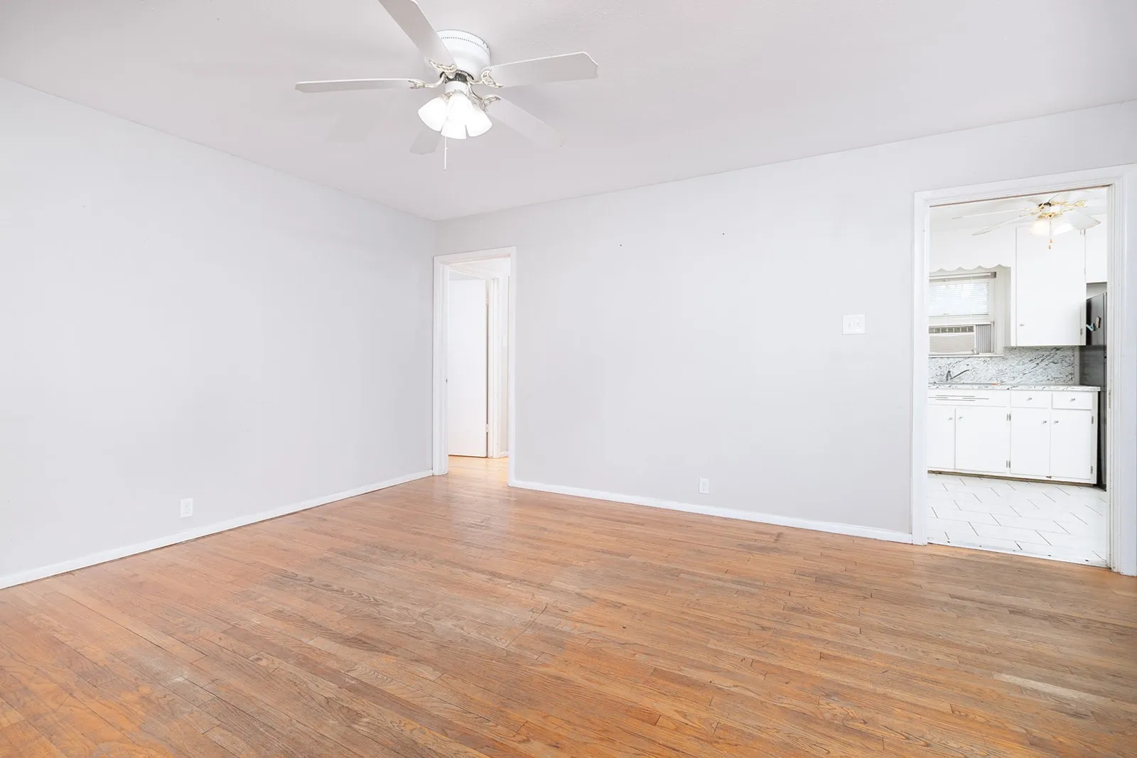 Single Family Residence For Sale in Mc Culloch County , 1928 S Walnut Street, Brady, Texas 76825, 3 Bedroom, 1 Bathroom, Garage spaces, 1,414 Sqft, built in 1950, Price $104,900, mls#21246616, Real Estate Agent in Brady, Homes For Sale in Mc Culloch county, Homes For Sale in Brady, Realtor in Brady Texas, Real Estate Brokerage Independent Realty Texas, Luminita Cordes Realtor