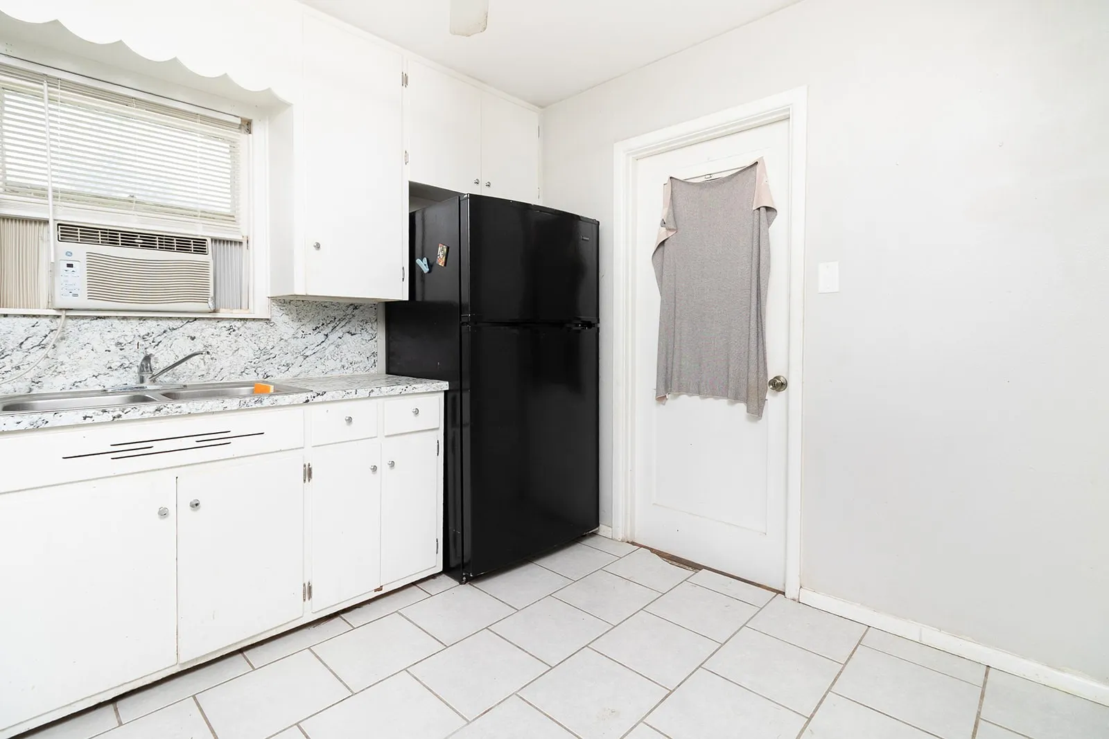 Single Family Residence For Sale in Mc Culloch County , 1928 S Walnut Street, Brady, Texas 76825, 3 Bedroom, 1 Bathroom, Garage spaces, 1,414 Sqft, built in 1950, Price $104,900, mls#21246616, Real Estate Agent in Brady, Homes For Sale in Mc Culloch county, Homes For Sale in Brady, Realtor in Brady Texas, Real Estate Brokerage Independent Realty Texas, Luminita Cordes Realtor