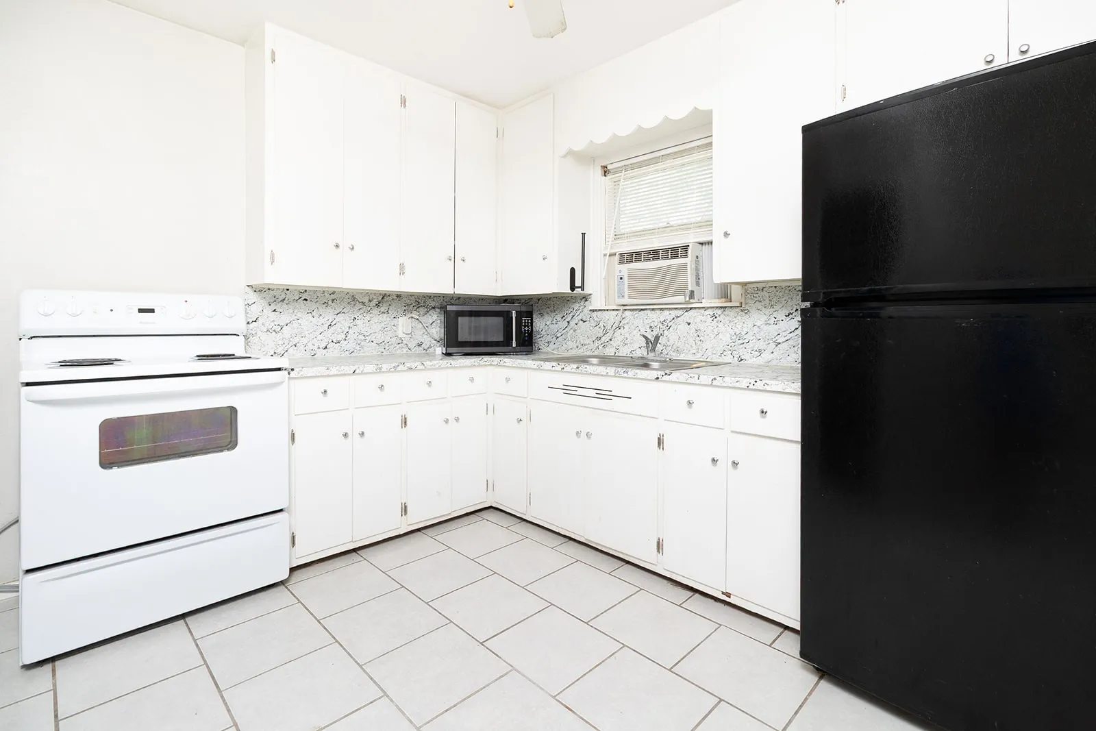 Single Family Residence For Sale in Mc Culloch County , 1928 S Walnut Street, Brady, Texas 76825, 3 Bedroom, 1 Bathroom, Garage spaces, 1,414 Sqft, built in 1950, Price $104,900, mls#21246616, Real Estate Agent in Brady, Homes For Sale in Mc Culloch county, Homes For Sale in Brady, Realtor in Brady Texas, Real Estate Brokerage Independent Realty Texas, Luminita Cordes Realtor