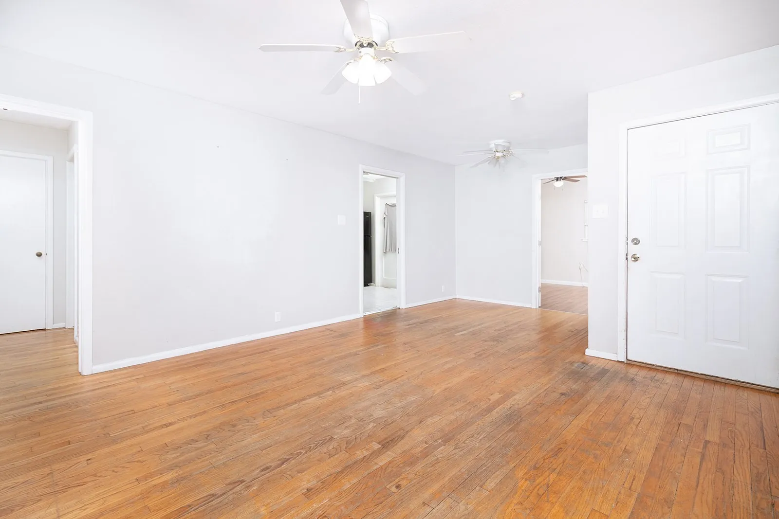 Single Family Residence For Sale in Mc Culloch County , 1928 S Walnut Street, Brady, Texas 76825, 3 Bedroom, 1 Bathroom, Garage spaces, 1,414 Sqft, built in 1950, Price $104,900, mls#21246616, Real Estate Agent in Brady, Homes For Sale in Mc Culloch county, Homes For Sale in Brady, Realtor in Brady Texas, Real Estate Brokerage Independent Realty Texas, Luminita Cordes Realtor
