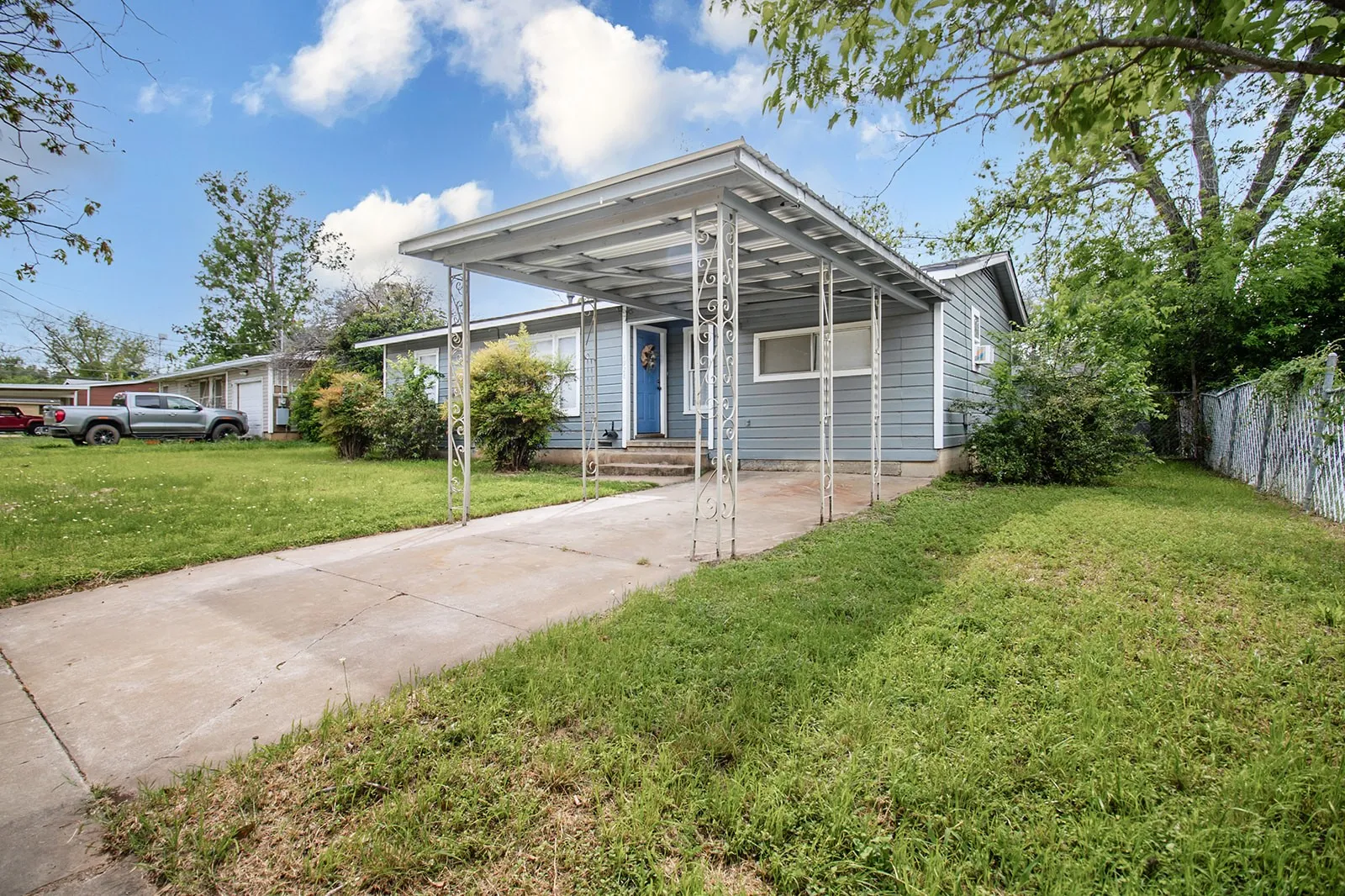Single Family Residence For Sale in Mc Culloch County , 1928 S Walnut Street, Brady, Texas 76825, 3 Bedroom, 1 Bathroom, Garage spaces, 1,414 Sqft, built in 1950, Price $104,900, mls#21246616, Real Estate Agent in Brady, Homes For Sale in Mc Culloch county, Homes For Sale in Brady, Realtor in Brady Texas, Real Estate Brokerage Independent Realty Texas, Luminita Cordes Realtor