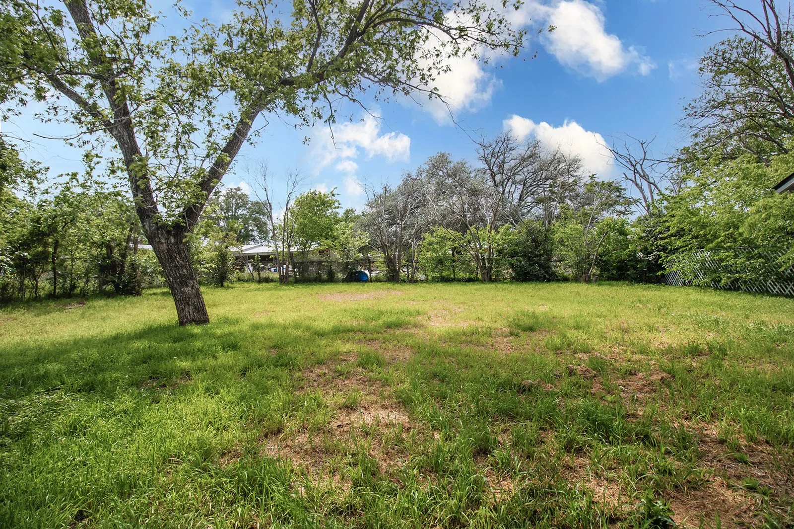Single Family Residence For Sale in Mc Culloch County , 1928 S Walnut Street, Brady, Texas 76825, 3 Bedroom, 1 Bathroom, Garage spaces, 1,414 Sqft, built in 1950, Price $104,900, mls#21246616, Real Estate Agent in Brady, Homes For Sale in Mc Culloch county, Homes For Sale in Brady, Realtor in Brady Texas, Real Estate Brokerage Independent Realty Texas, Luminita Cordes Realtor