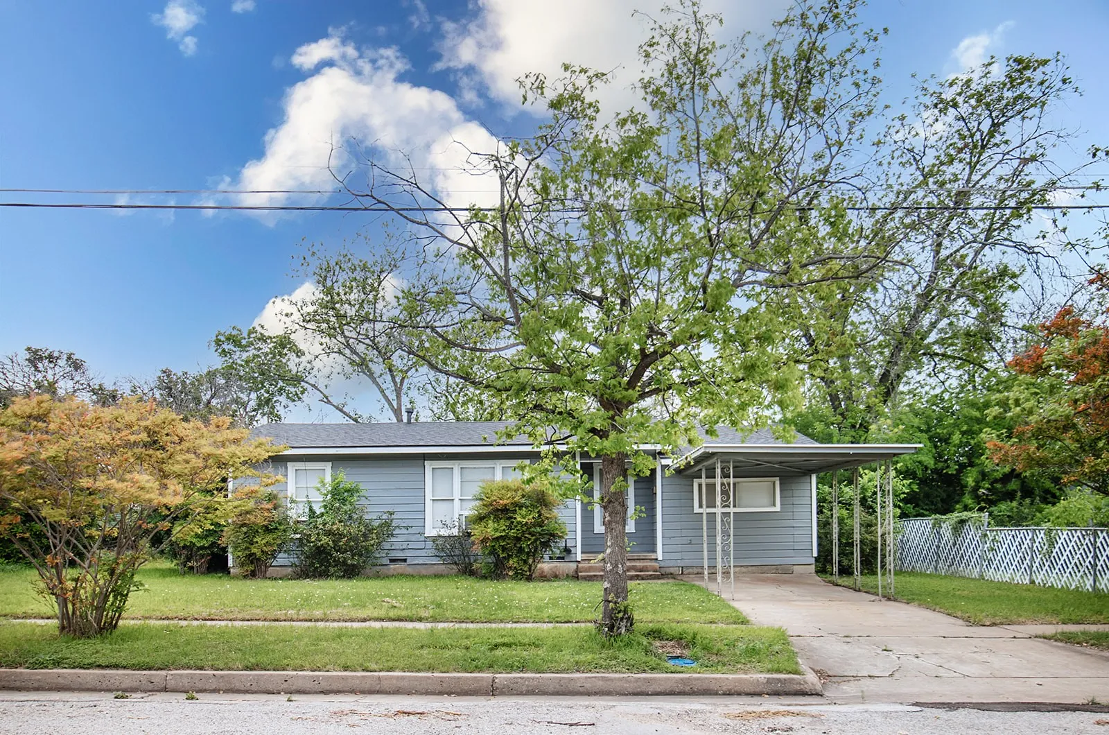Single Family Residence For Sale in Mc Culloch County , 1928 S Walnut Street, Brady, Texas 76825, 3 Bedroom, 1 Bathroom, Garage spaces, 1,414 Sqft, built in 1950, Price $104,900, mls#21246616, Real Estate Agent in Brady, Homes For Sale in Mc Culloch county, Homes For Sale in Brady, Realtor in Brady Texas, Real Estate Brokerage Independent Realty Texas, Luminita Cordes Realtor