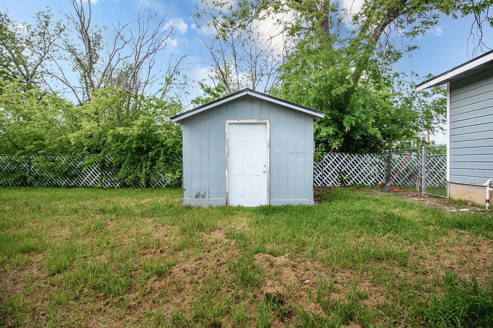 Single Family Residence For Sale in Mc Culloch County , 1928 S Walnut Street, Brady, Texas 76825, 3 Bedroom, 1 Bathroom, Garage spaces, 1,414 Sqft, built in 1950, Price $104,900, mls#21246616, Real Estate Agent in Brady, Homes For Sale in Mc Culloch county, Homes For Sale in Brady, Realtor in Brady Texas, Real Estate Brokerage Independent Realty Texas, Luminita Cordes Realtor