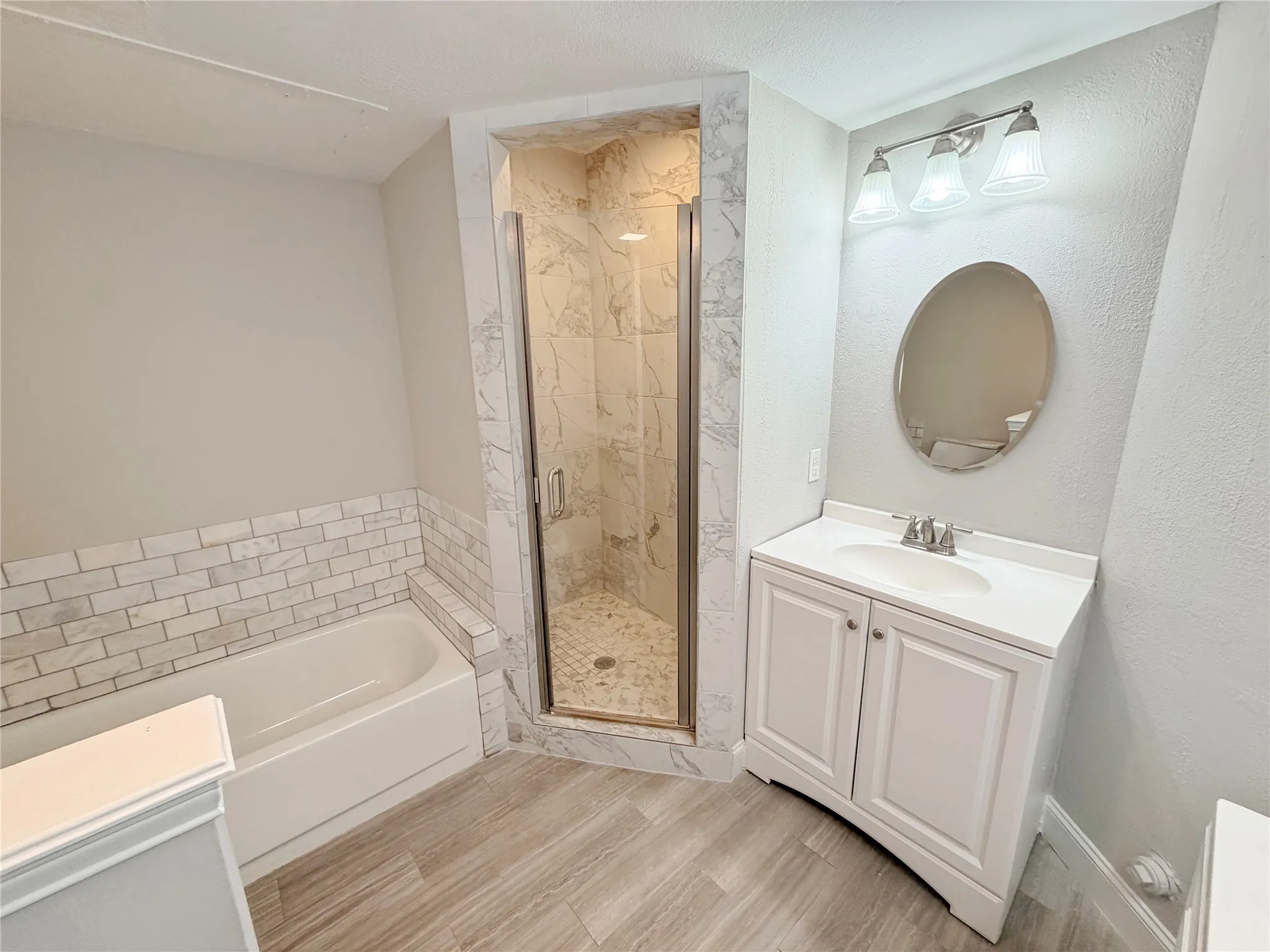 Townhouse For Sale in Dallas County , 2409 Northlake Court, Irving, Texas 75038, 2 Bedroom, 2 Bathroom, Garage spaces, 1,029 Sqft, built in 1983, Preowned, mls#21248431, Real Estate Agent in Irving, Homes For Sale in Dallas county, Homes For Sale in Irving, Realtor in Irving Texas, Real Estate Brokerage Independent Realty Texas, Luminita Cordes Realtor