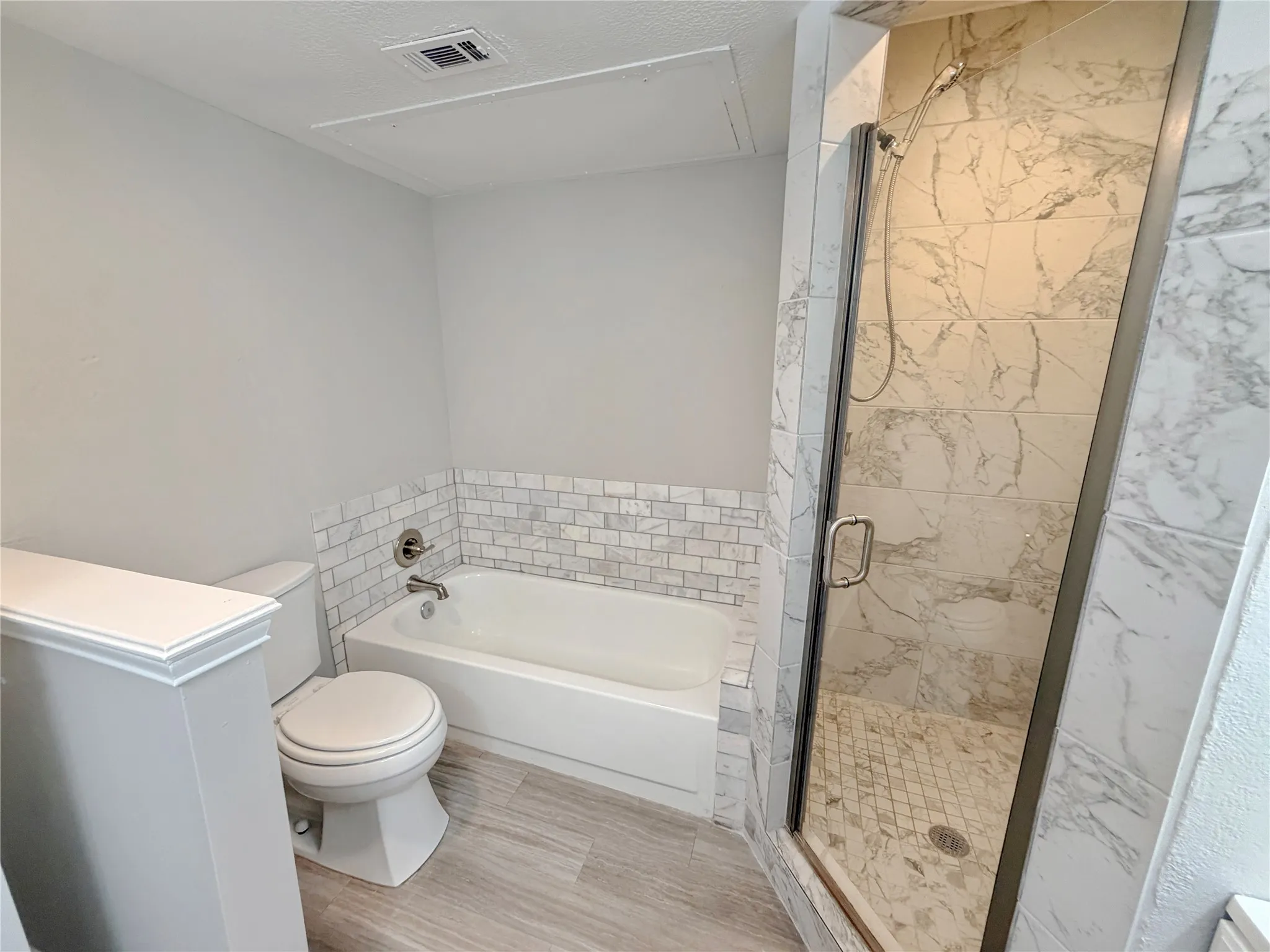 Townhouse For Sale in Dallas County , 2409 Northlake Court, Irving, Texas 75038, 2 Bedroom, 2 Bathroom, Garage spaces, 1,029 Sqft, built in 1983, Preowned, mls#21248431, Real Estate Agent in Irving, Homes For Sale in Dallas county, Homes For Sale in Irving, Realtor in Irving Texas, Real Estate Brokerage Independent Realty Texas, Luminita Cordes Realtor