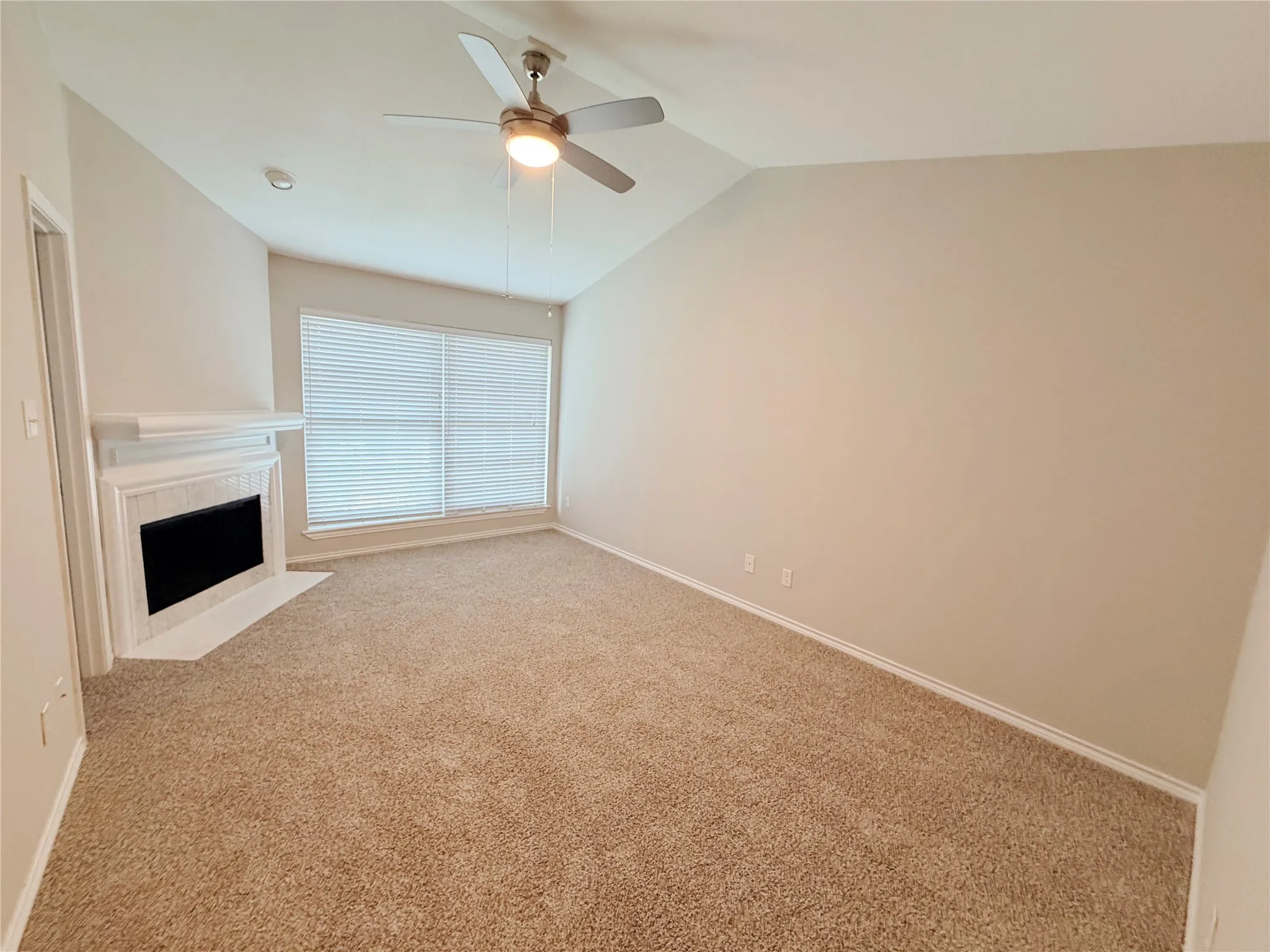 Townhouse For Sale in Dallas County , 2409 Northlake Court, Irving, Texas 75038, 2 Bedroom, 2 Bathroom, Garage spaces, 1,029 Sqft, built in 1983, Preowned, mls#21248431, Real Estate Agent in Irving, Homes For Sale in Dallas county, Homes For Sale in Irving, Realtor in Irving Texas, Real Estate Brokerage Independent Realty Texas, Luminita Cordes Realtor