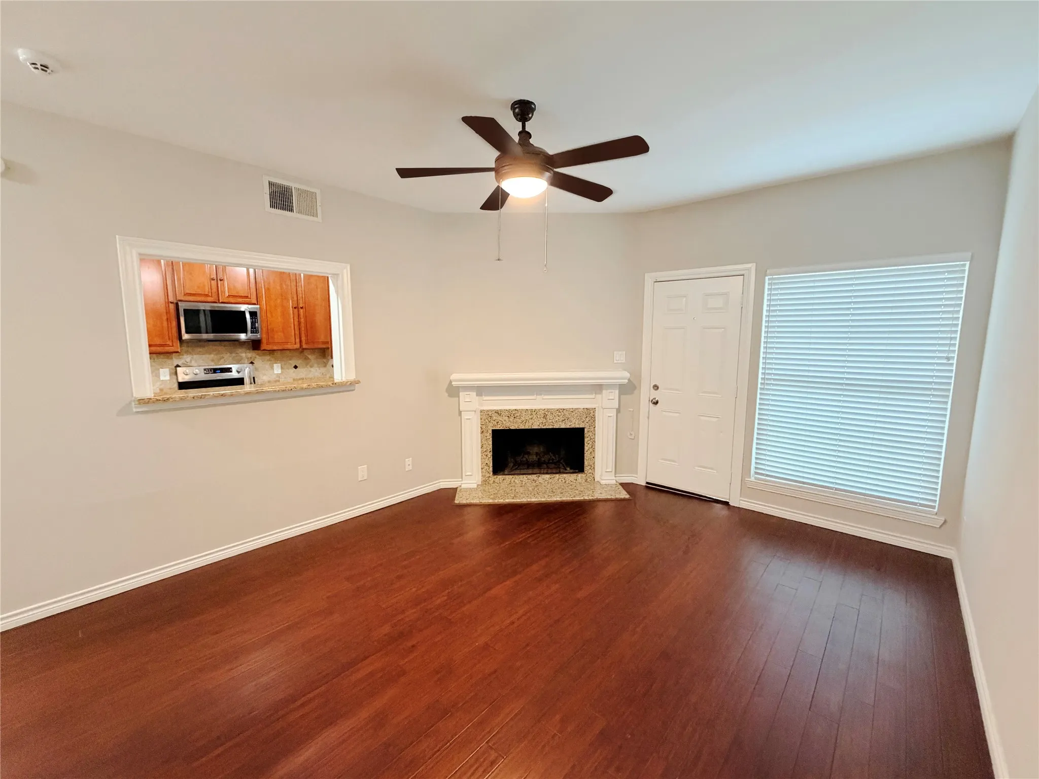 Townhouse For Sale in Dallas County , 2409 Northlake Court, Irving, Texas 75038, 2 Bedroom, 2 Bathroom, Garage spaces, 1,029 Sqft, built in 1983, Preowned, mls#21248431, Real Estate Agent in Irving, Homes For Sale in Dallas county, Homes For Sale in Irving, Realtor in Irving Texas, Real Estate Brokerage Independent Realty Texas, Luminita Cordes Realtor