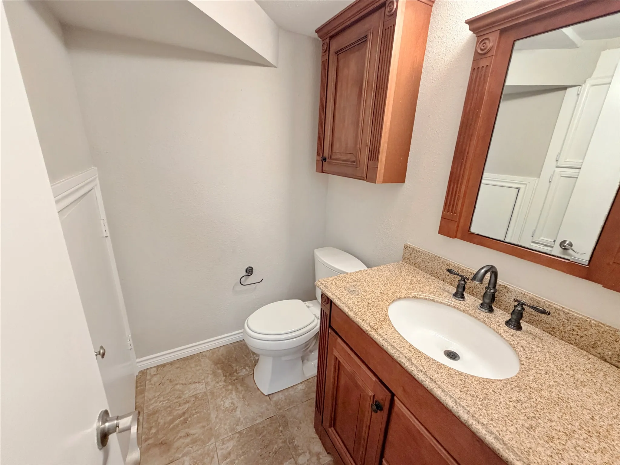 Townhouse For Sale in Dallas County , 2409 Northlake Court, Irving, Texas 75038, 2 Bedroom, 2 Bathroom, Garage spaces, 1,029 Sqft, built in 1983, Preowned, mls#21248431, Real Estate Agent in Irving, Homes For Sale in Dallas county, Homes For Sale in Irving, Realtor in Irving Texas, Real Estate Brokerage Independent Realty Texas, Luminita Cordes Realtor