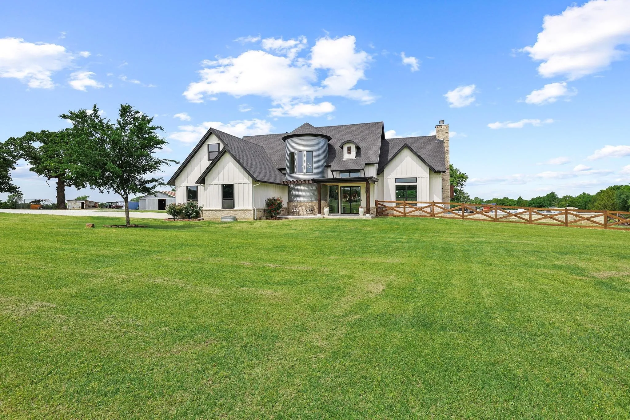 Farm For Sale in Cooke County , 2889 County Road 114, Whitesboro, Texas 76273, 4 Bedrooms, 4 Bathrooms, 2 Garage spaces, 2,858 Sqft, built in 2023, Preowned, Price $1,790,000, mls#21247176, Real Estate Agent in Whitesboro, Homes For Sale in Cooke county, Homes For Sale in Whitesboro, Realtor in Whitesboro Texas, Real Estate Brokerage Independent Realty Texas, Luminita Cordes Realtor