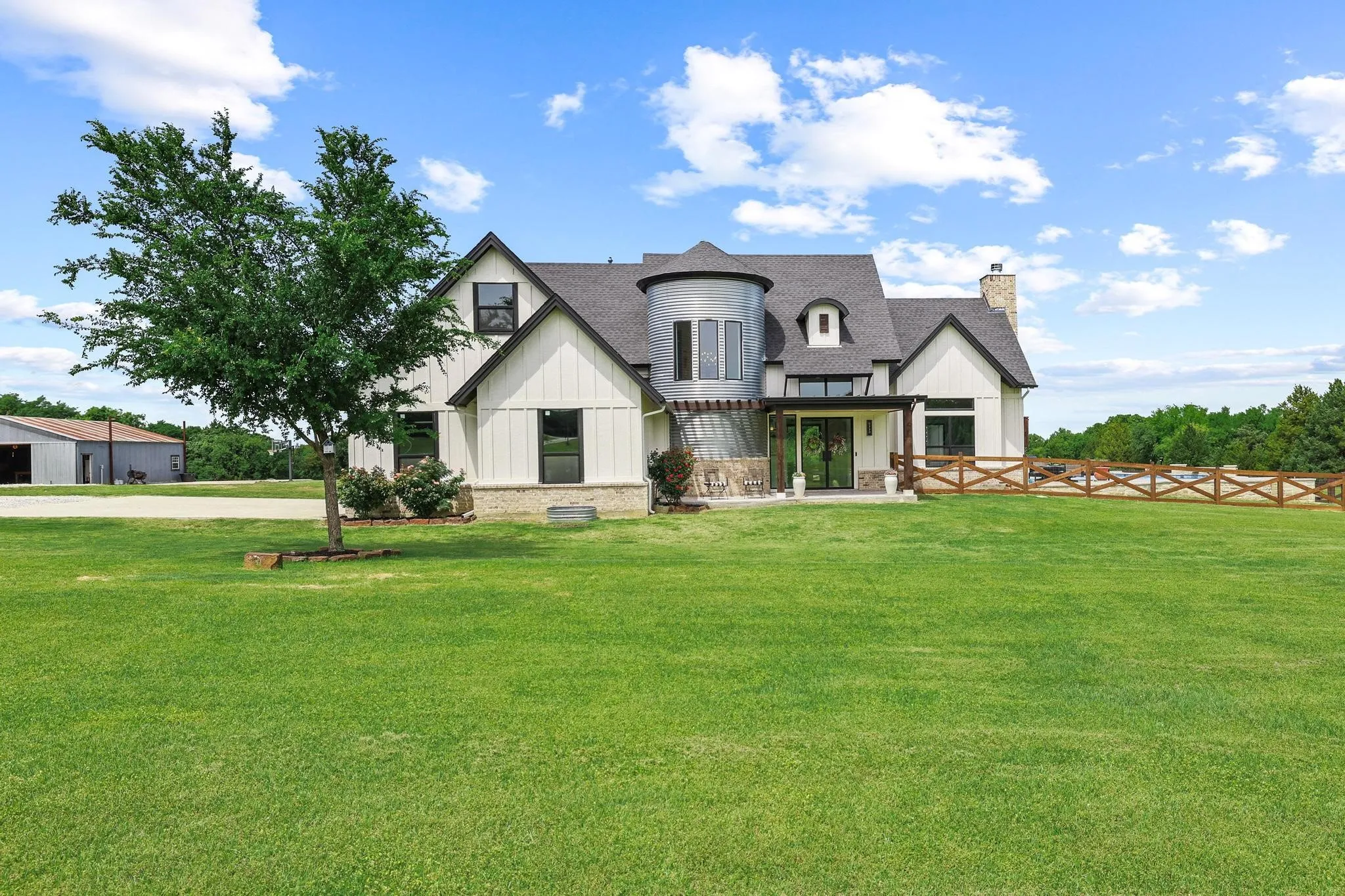 Farm For Sale in Cooke County , 2889 County Road 114, Whitesboro, Texas 76273, 4 Bedrooms, 4 Bathrooms, 2 Garage spaces, 2,858 Sqft, built in 2023, Preowned, Price $1,790,000, mls#21247176, Real Estate Agent in Whitesboro, Homes For Sale in Cooke county, Homes For Sale in Whitesboro, Realtor in Whitesboro Texas, Real Estate Brokerage Independent Realty Texas, Luminita Cordes Realtor