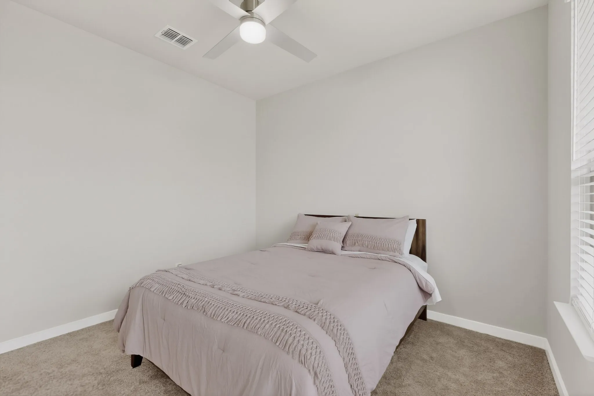 Single Family Residence For Sale in Ellis County , 655 Southern Hills Drive, Red Oak, Texas 75154, 4 Bedroom, 3 Bathroom, 2 Garage spaces, 2,444 Sqft, built in 2024, Preowned, Price $409,900, mls#21244210, Real Estate Agent in Red Oak, Homes For Sale in Ellis county, Homes For Sale in Red Oak, Realtor in Red Oak Texas, Real Estate Brokerage Independent Realty Texas, Luminita Cordes Realtor