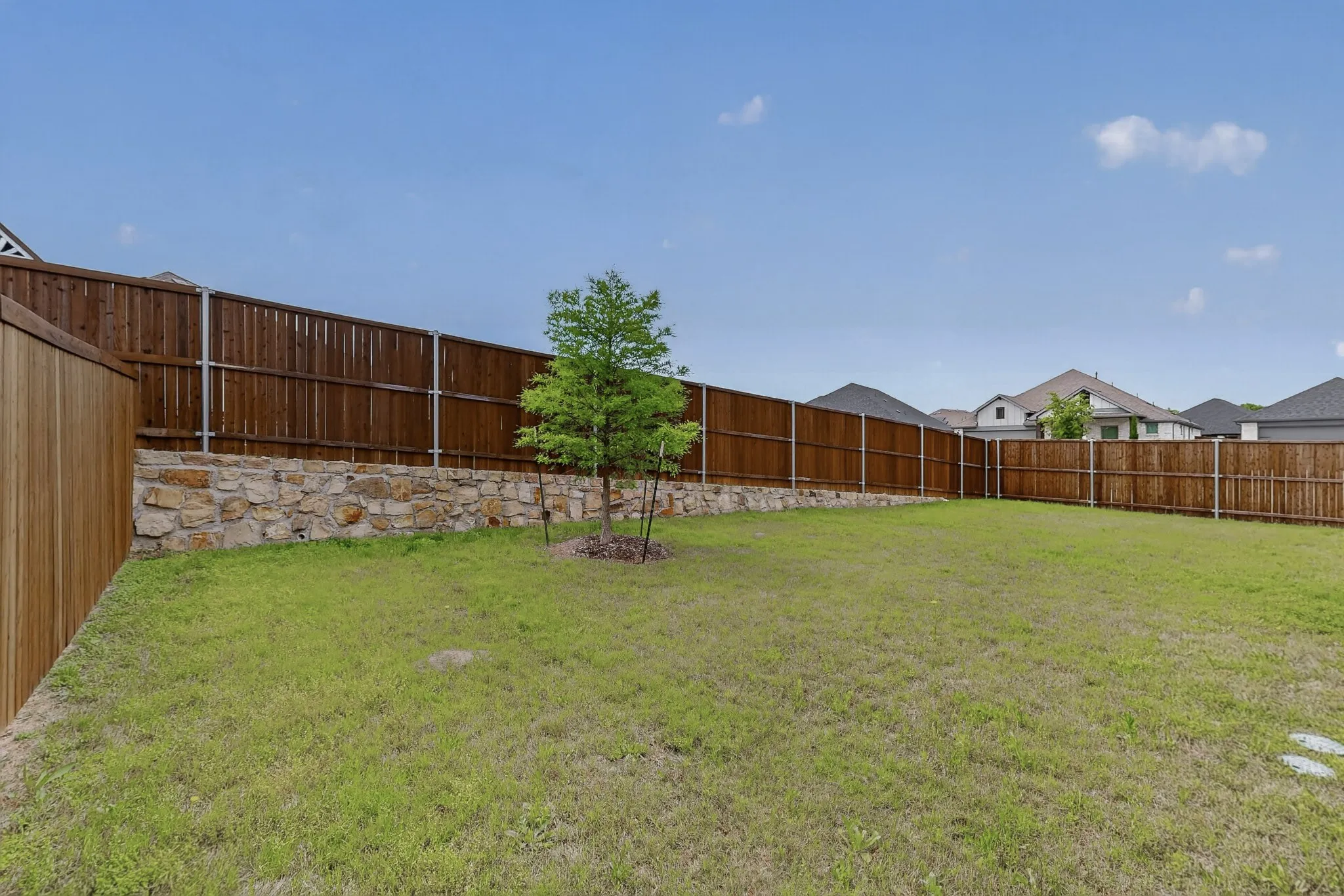 Single Family Residence For Sale in Ellis County , 655 Southern Hills Drive, Red Oak, Texas 75154, 4 Bedroom, 3 Bathroom, 2 Garage spaces, 2,444 Sqft, built in 2024, Preowned, Price $409,900, mls#21244210, Real Estate Agent in Red Oak, Homes For Sale in Ellis county, Homes For Sale in Red Oak, Realtor in Red Oak Texas, Real Estate Brokerage Independent Realty Texas, Luminita Cordes Realtor