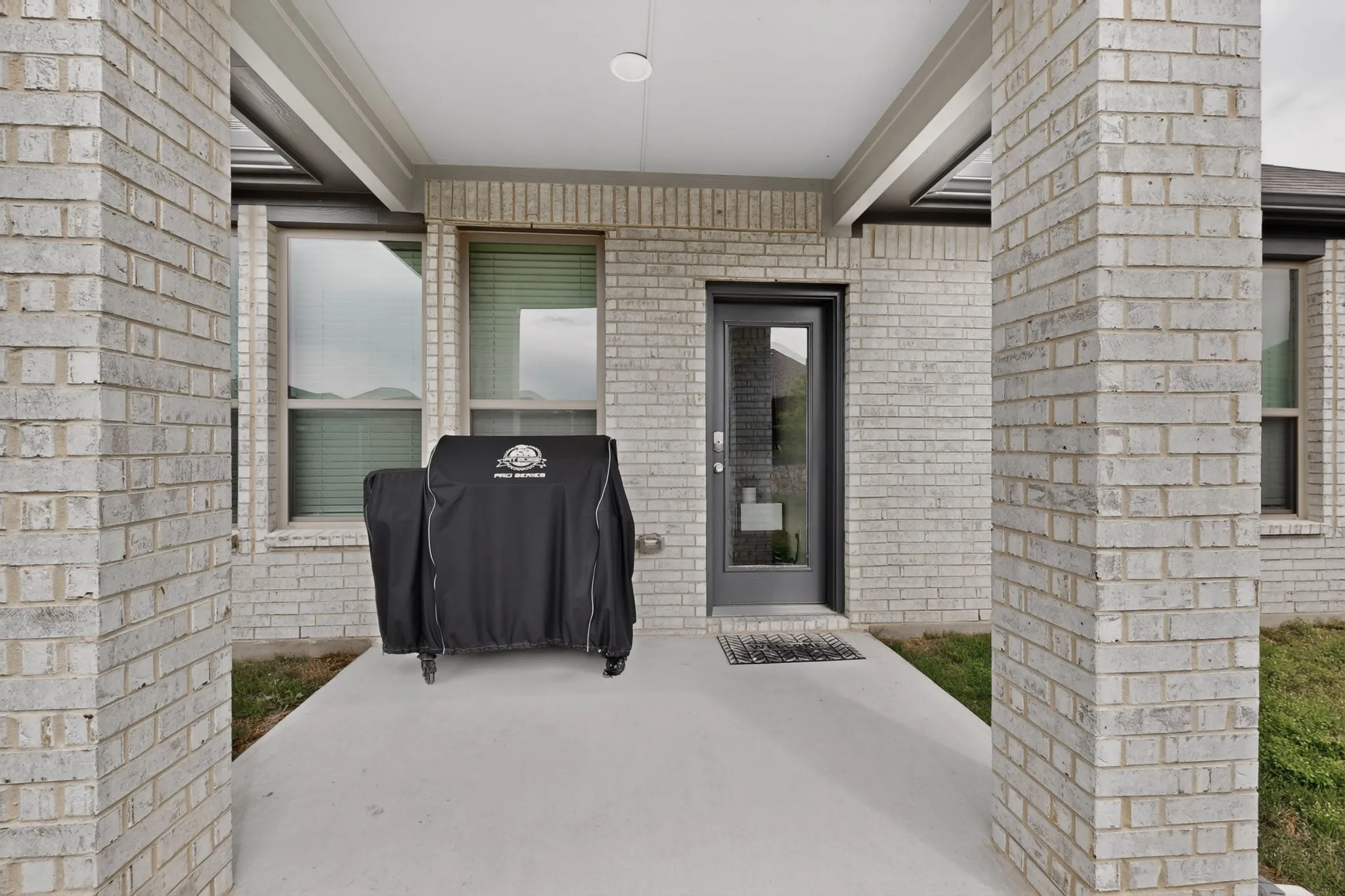 Single Family Residence For Sale in Ellis County , 655 Southern Hills Drive, Red Oak, Texas 75154, 4 Bedroom, 3 Bathroom, 2 Garage spaces, 2,444 Sqft, built in 2024, Preowned, Price $409,900, mls#21244210, Real Estate Agent in Red Oak, Homes For Sale in Ellis county, Homes For Sale in Red Oak, Realtor in Red Oak Texas, Real Estate Brokerage Independent Realty Texas, Luminita Cordes Realtor