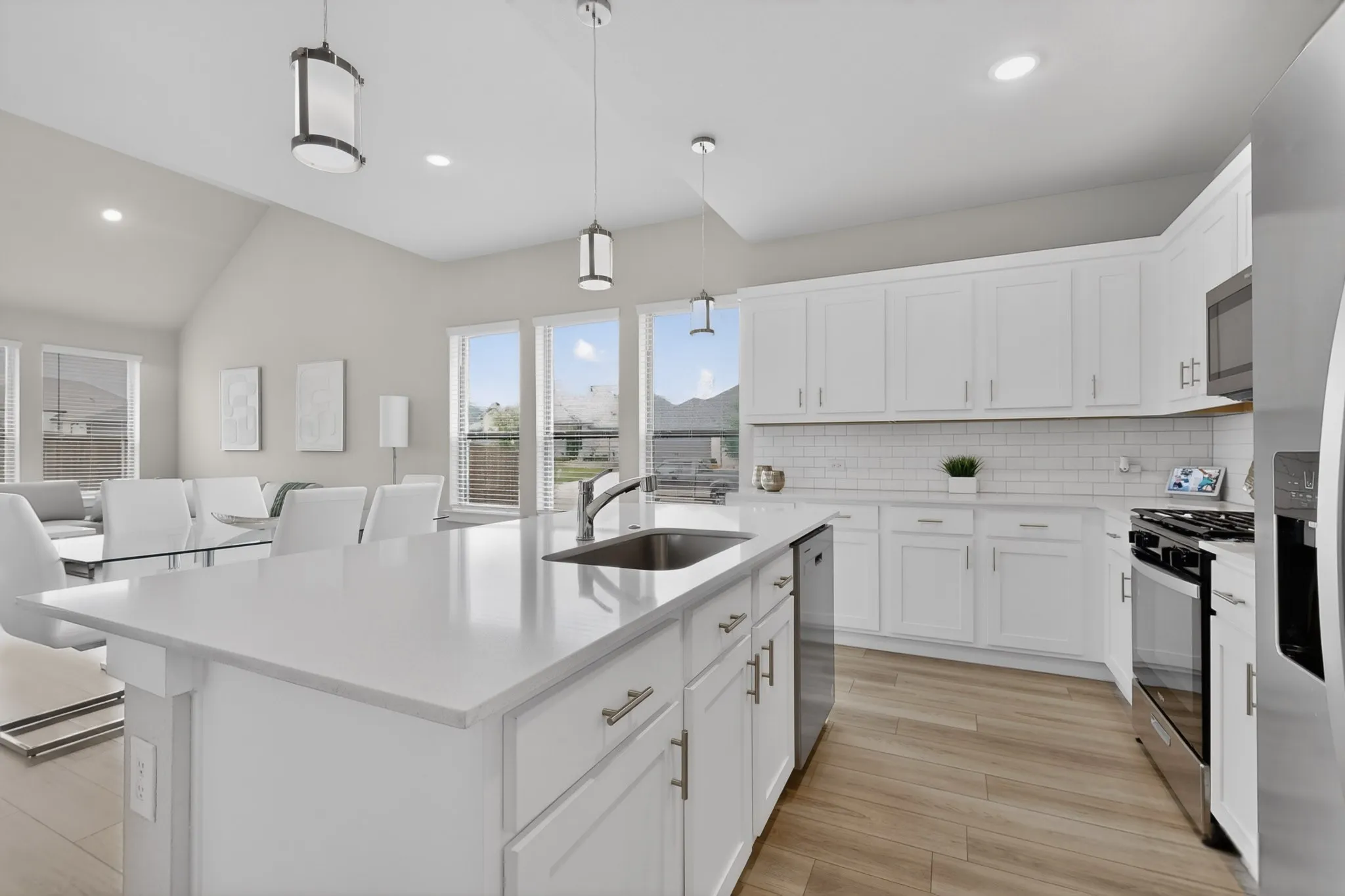 Single Family Residence For Sale in Ellis County , 655 Southern Hills Drive, Red Oak, Texas 75154, 4 Bedroom, 3 Bathroom, 2 Garage spaces, 2,444 Sqft, built in 2024, Preowned, Price $409,900, mls#21244210, Real Estate Agent in Red Oak, Homes For Sale in Ellis county, Homes For Sale in Red Oak, Realtor in Red Oak Texas, Real Estate Brokerage Independent Realty Texas, Luminita Cordes Realtor