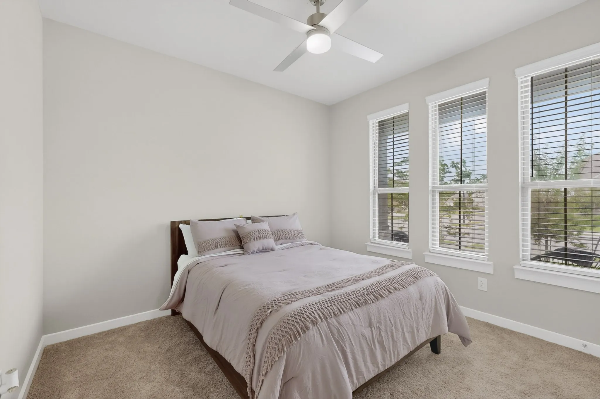 Single Family Residence For Sale in Ellis County , 655 Southern Hills Drive, Red Oak, Texas 75154, 4 Bedroom, 3 Bathroom, 2 Garage spaces, 2,444 Sqft, built in 2024, Preowned, Price $409,900, mls#21244210, Real Estate Agent in Red Oak, Homes For Sale in Ellis county, Homes For Sale in Red Oak, Realtor in Red Oak Texas, Real Estate Brokerage Independent Realty Texas, Luminita Cordes Realtor