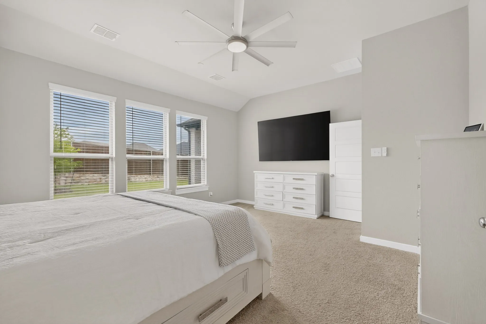 Single Family Residence For Sale in Ellis County , 655 Southern Hills Drive, Red Oak, Texas 75154, 4 Bedroom, 3 Bathroom, 2 Garage spaces, 2,444 Sqft, built in 2024, Preowned, Price $409,900, mls#21244210, Real Estate Agent in Red Oak, Homes For Sale in Ellis county, Homes For Sale in Red Oak, Realtor in Red Oak Texas, Real Estate Brokerage Independent Realty Texas, Luminita Cordes Realtor
