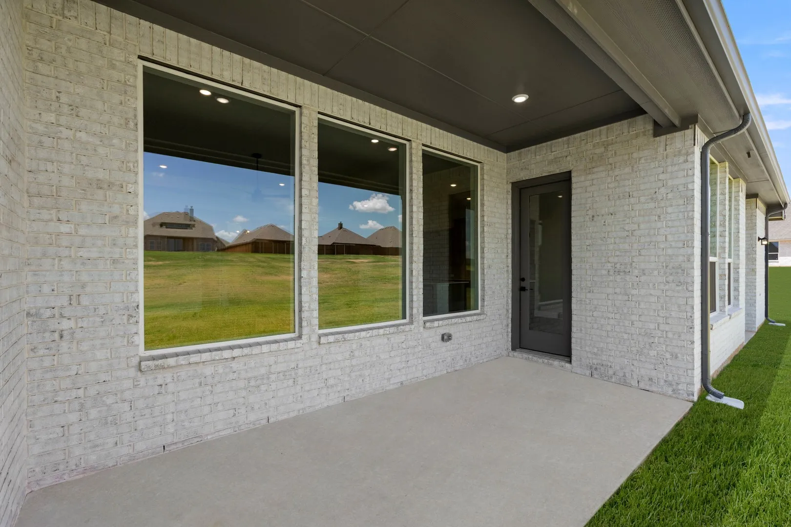 DFW-Mockingbird Hills-Concept 2862-26 Old Crow Road-Back Exterior-Risewell Homes-3