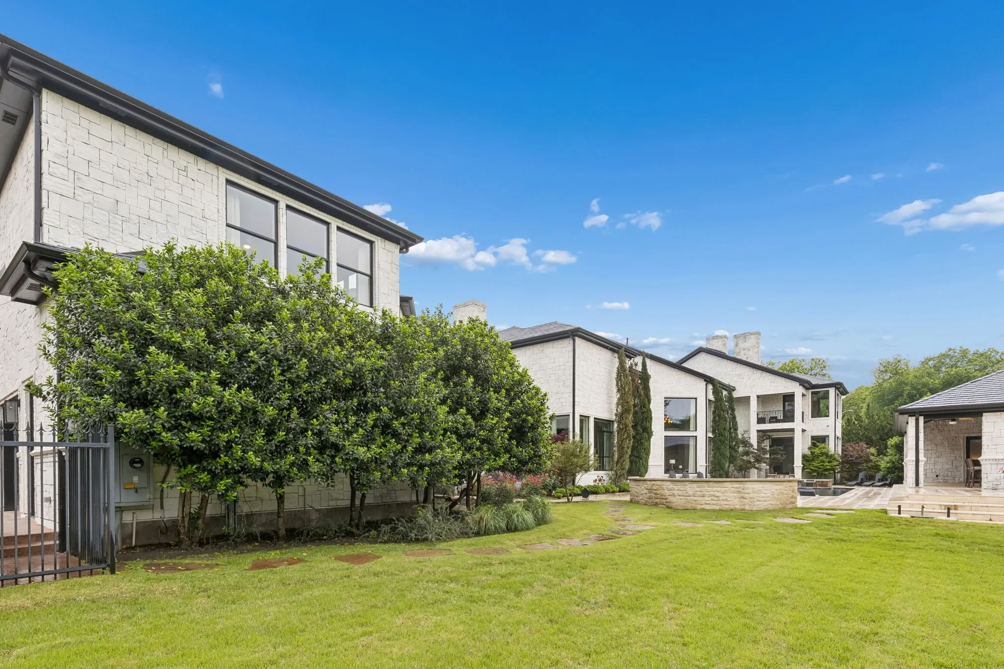 Single Family Residence For Sale in Dallas County , 4511 Watauga Road, Dallas, Texas 75209, 6 Bedrooms, 9 Bathrooms, 4 Garage spaces, 14,131 Sqft, built in 2005, Price $6,495,000, mls#21245274, Real Estate Agent in Dallas, Homes For Sale in Dallas county, Homes For Sale in Dallas, Realtor in Dallas Texas, Real Estate Brokerage Independent Realty Texas, Luminita Cordes Realtor