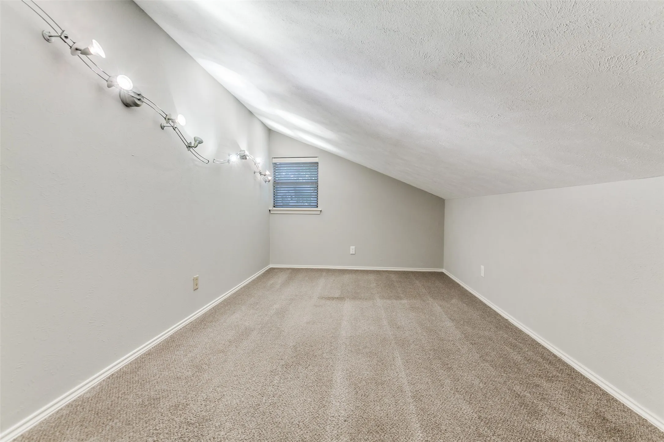Single Family Residence For Sale in Dallas County , 1802 Auburn Drive, Richardson, Texas 75081, 4 Bedroom, 3 Bathroom, 2 Garage spaces, 2,265 Sqft, built in 1974, Price $399,500, mls#21248542, Real Estate Agent in Richardson, Homes For Sale in Dallas county, Homes For Sale in Richardson, Realtor in Richardson Texas, Real Estate Brokerage Independent Realty Texas, Luminita Cordes Realtor