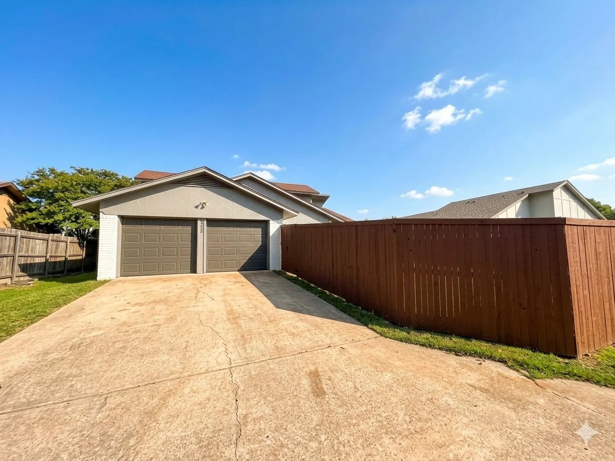 Single Family Residence For Sale in Dallas County , 1802 Auburn Drive, Richardson, Texas 75081, 4 Bedroom, 3 Bathroom, 2 Garage spaces, 2,265 Sqft, built in 1974, Price $399,500, mls#21248542, Real Estate Agent in Richardson, Homes For Sale in Dallas county, Homes For Sale in Richardson, Realtor in Richardson Texas, Real Estate Brokerage Independent Realty Texas, Luminita Cordes Realtor