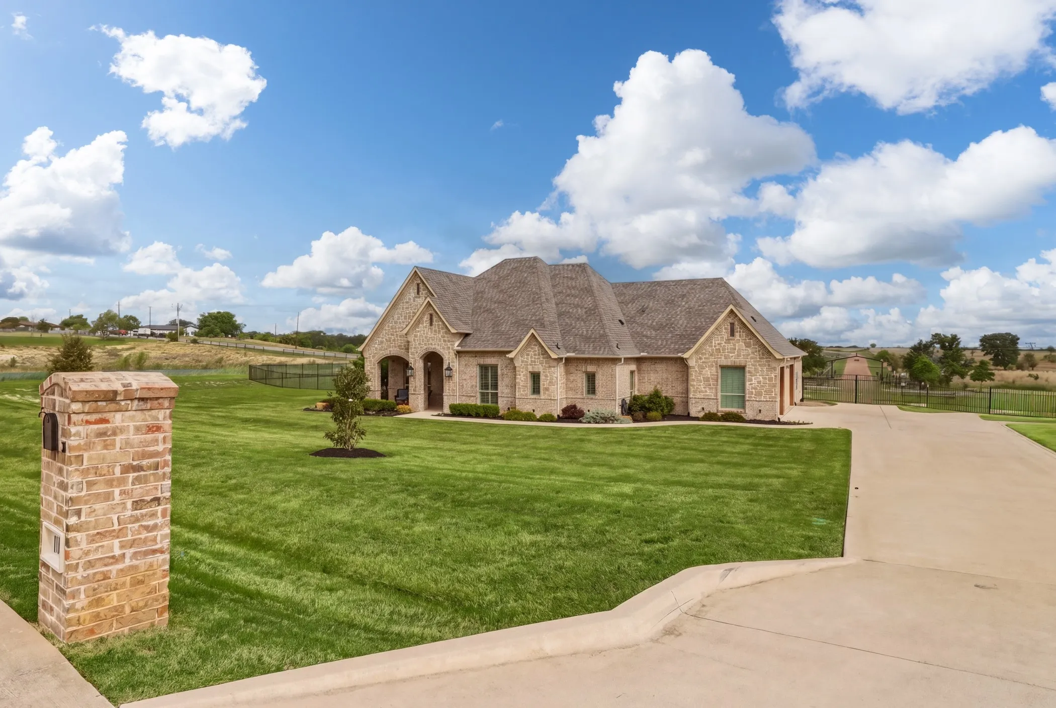 Single Family Residence For Sale in Parker County , 108 Bearclaw Circle, Aledo, Texas 76008, 5 Bedroom, 3 Bathroom, 3 Garage spaces, 3,405 Sqft, built in 2018, Preowned, mls#21231708, Real Estate Agent in Aledo, Homes For Sale in Parker county, Homes For Sale in Aledo, Realtor in Aledo Texas, Real Estate Brokerage Independent Realty Texas, Luminita Cordes Realtor