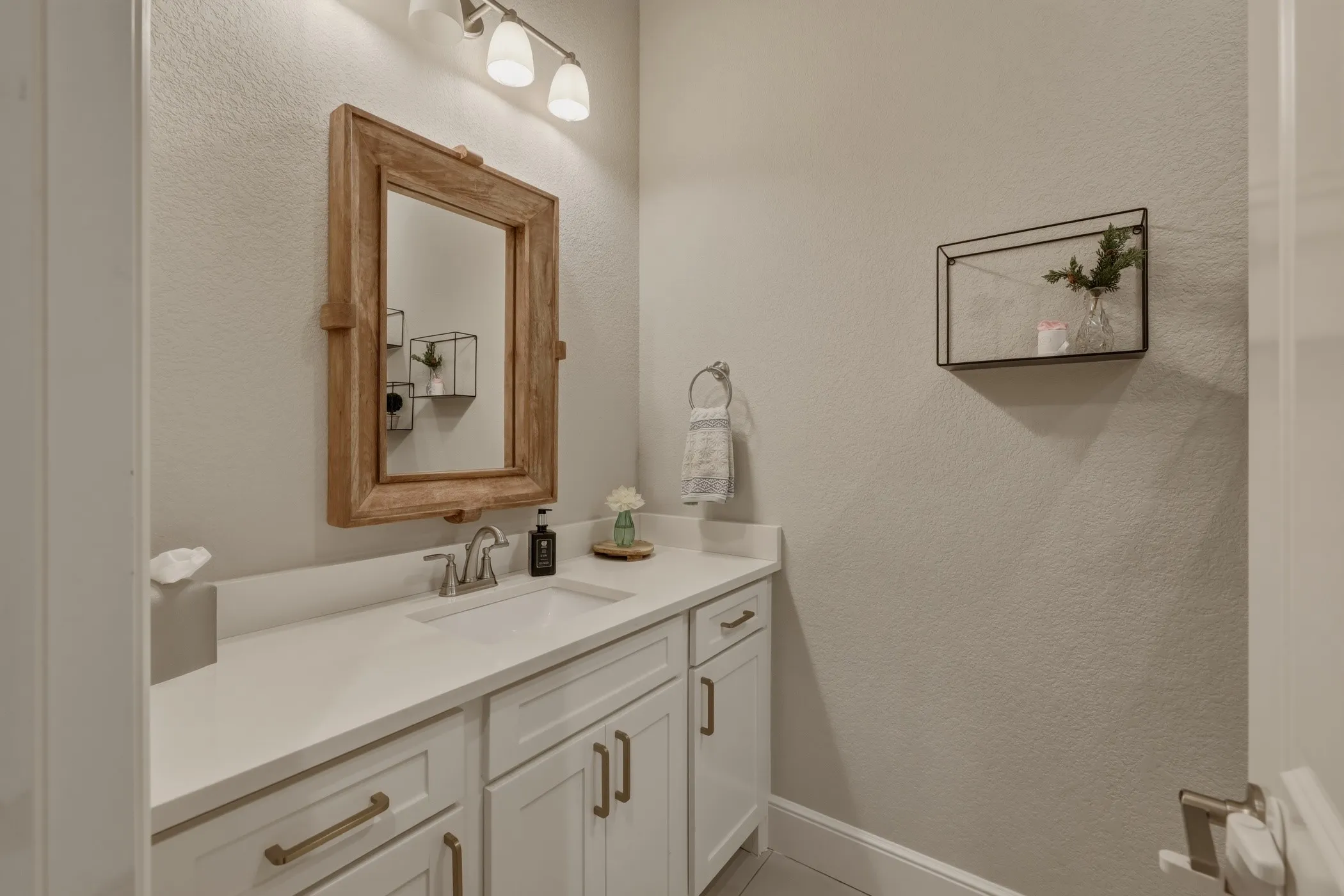Single Family Residence For Sale in Parker County , 108 Bearclaw Circle, Aledo, Texas 76008, 5 Bedroom, 3 Bathroom, 3 Garage spaces, 3,405 Sqft, built in 2018, Preowned, mls#21231708, Real Estate Agent in Aledo, Homes For Sale in Parker county, Homes For Sale in Aledo, Realtor in Aledo Texas, Real Estate Brokerage Independent Realty Texas, Luminita Cordes Realtor