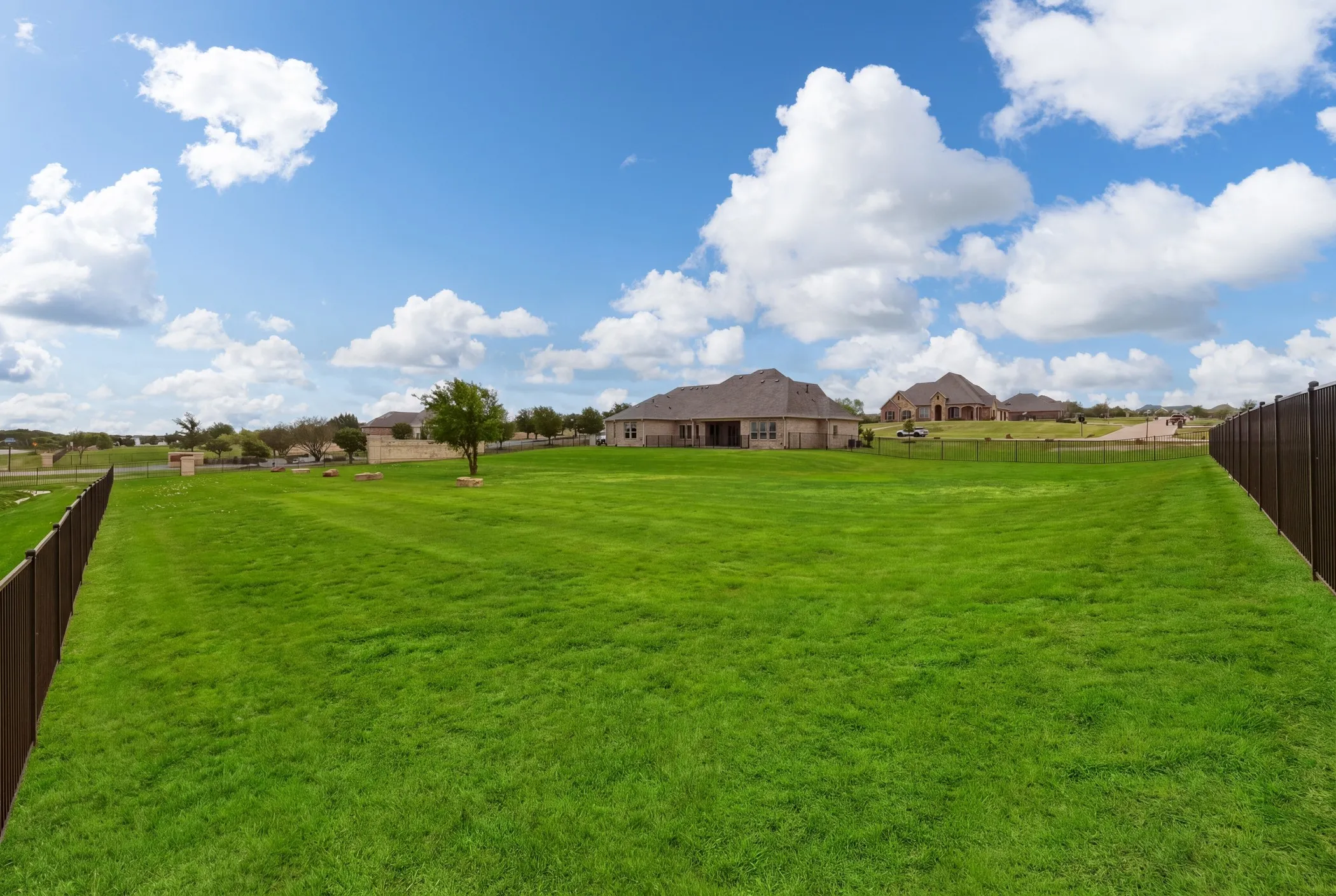Single Family Residence For Sale in Parker County , 108 Bearclaw Circle, Aledo, Texas 76008, 5 Bedroom, 3 Bathroom, 3 Garage spaces, 3,405 Sqft, built in 2018, Preowned, mls#21231708, Real Estate Agent in Aledo, Homes For Sale in Parker county, Homes For Sale in Aledo, Realtor in Aledo Texas, Real Estate Brokerage Independent Realty Texas, Luminita Cordes Realtor