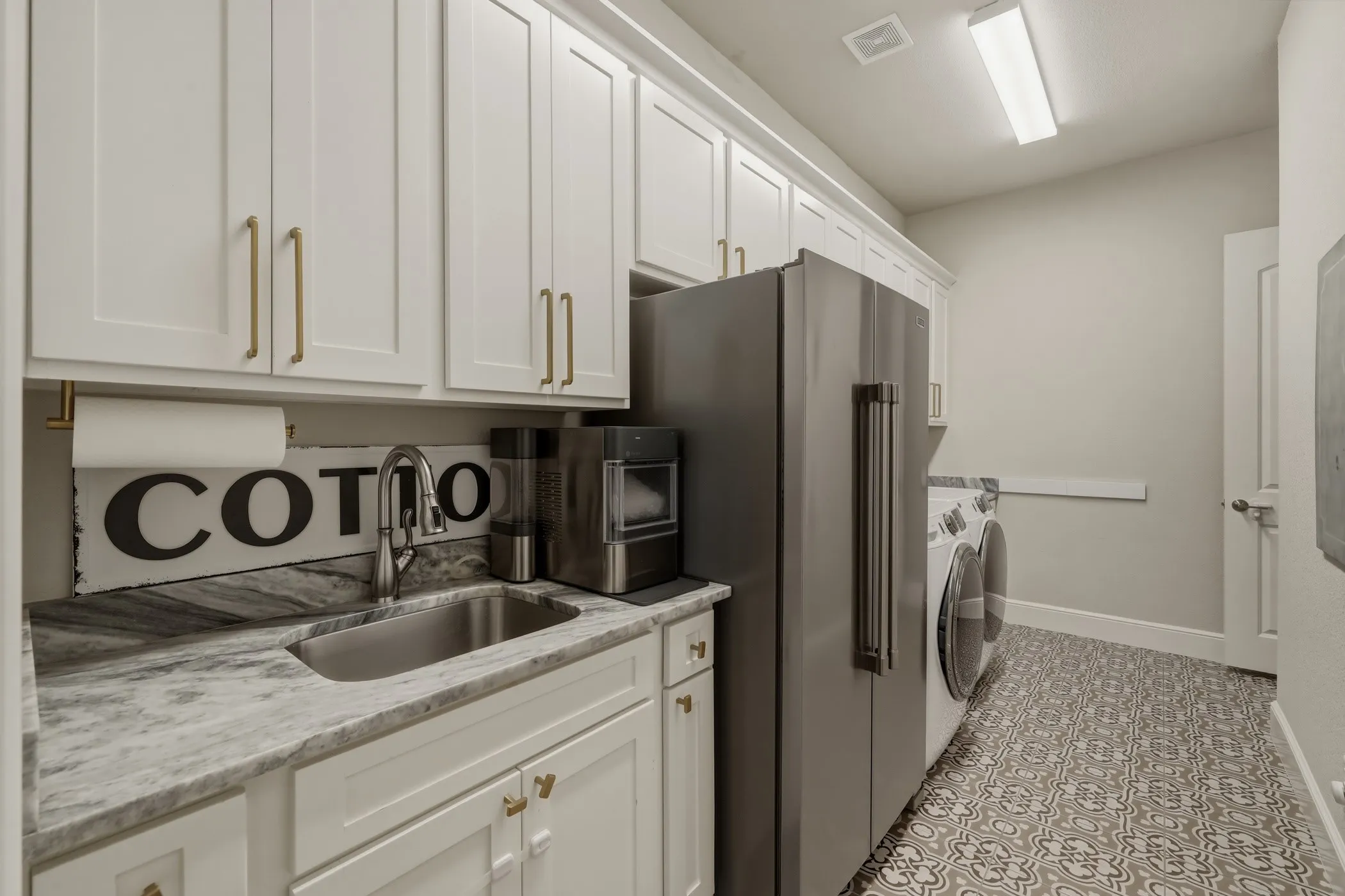 Single Family Residence For Sale in Parker County , 108 Bearclaw Circle, Aledo, Texas 76008, 5 Bedroom, 3 Bathroom, 3 Garage spaces, 3,405 Sqft, built in 2018, Preowned, mls#21231708, Real Estate Agent in Aledo, Homes For Sale in Parker county, Homes For Sale in Aledo, Realtor in Aledo Texas, Real Estate Brokerage Independent Realty Texas, Luminita Cordes Realtor