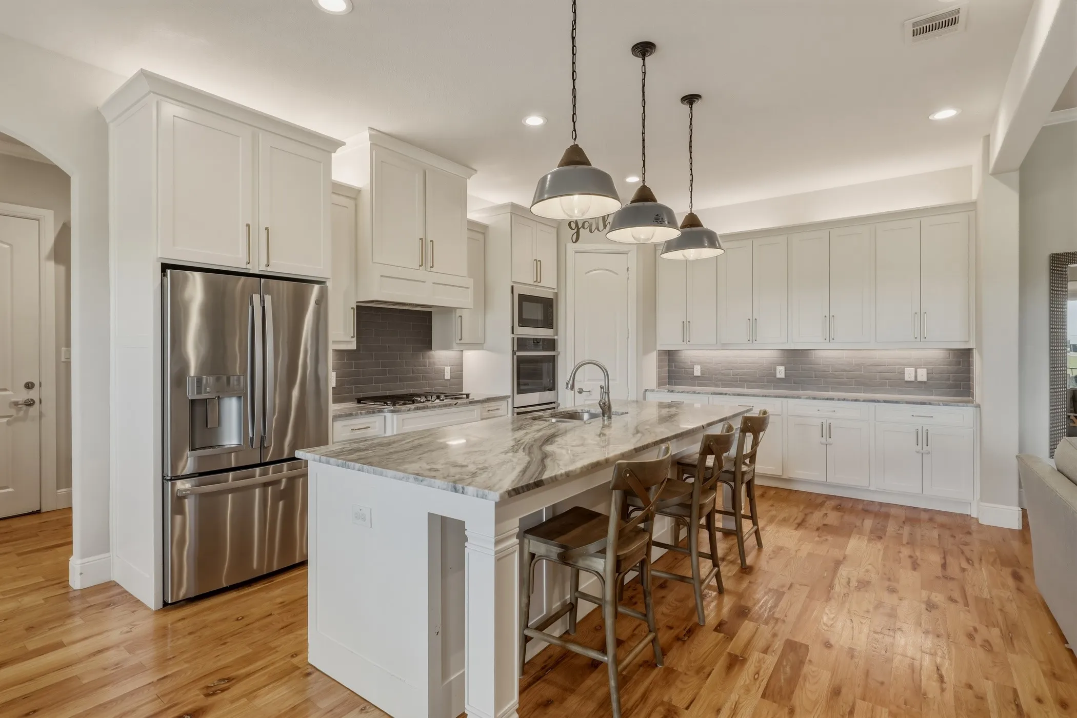 Single Family Residence For Sale in Parker County , 108 Bearclaw Circle, Aledo, Texas 76008, 5 Bedroom, 3 Bathroom, 3 Garage spaces, 3,405 Sqft, built in 2018, Preowned, mls#21231708, Real Estate Agent in Aledo, Homes For Sale in Parker county, Homes For Sale in Aledo, Realtor in Aledo Texas, Real Estate Brokerage Independent Realty Texas, Luminita Cordes Realtor