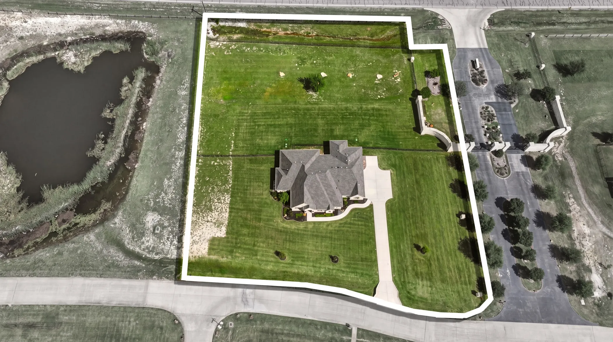 Single Family Residence For Sale in Parker County , 108 Bearclaw Circle, Aledo, Texas 76008, 5 Bedroom, 3 Bathroom, 3 Garage spaces, 3,405 Sqft, built in 2018, Preowned, mls#21231708, Real Estate Agent in Aledo, Homes For Sale in Parker county, Homes For Sale in Aledo, Realtor in Aledo Texas, Real Estate Brokerage Independent Realty Texas, Luminita Cordes Realtor